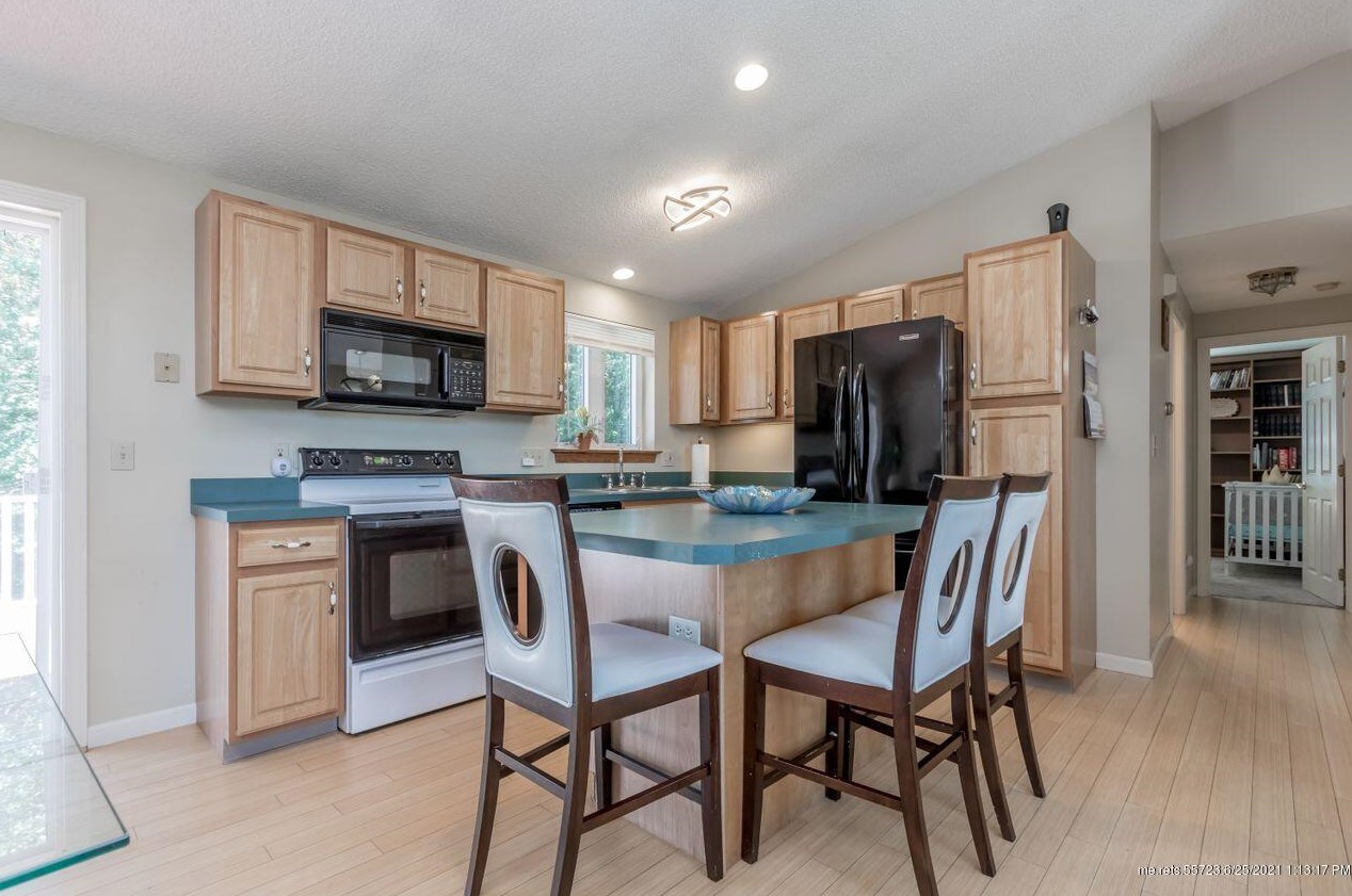 12 Garden Ln, Windham ME  04062-5047 exterior