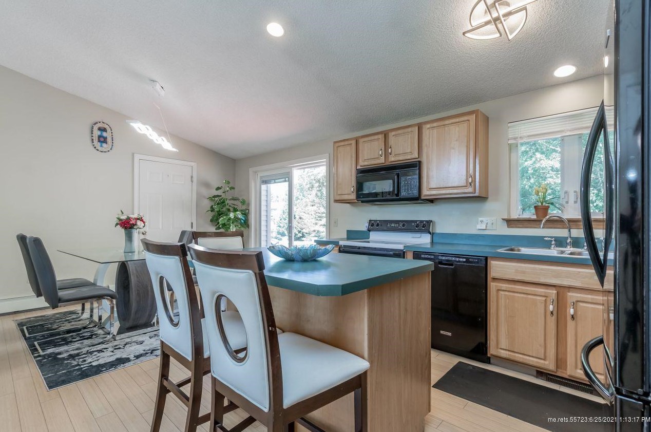 12 Garden Ln, Windham ME  04062-5047 exterior