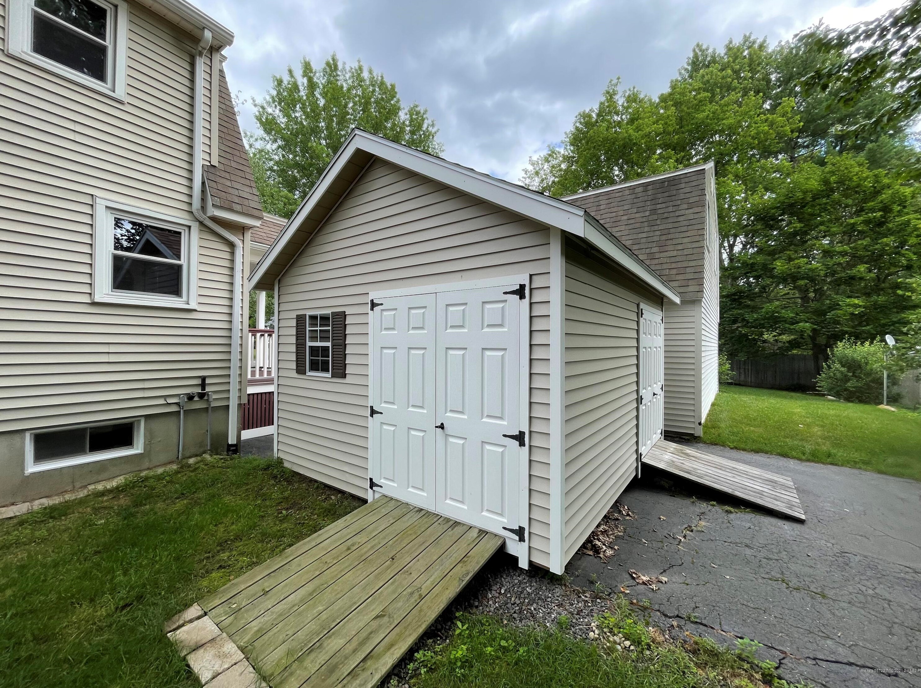 212 Prospect St, Westbrook ME  04092-2648 exterior