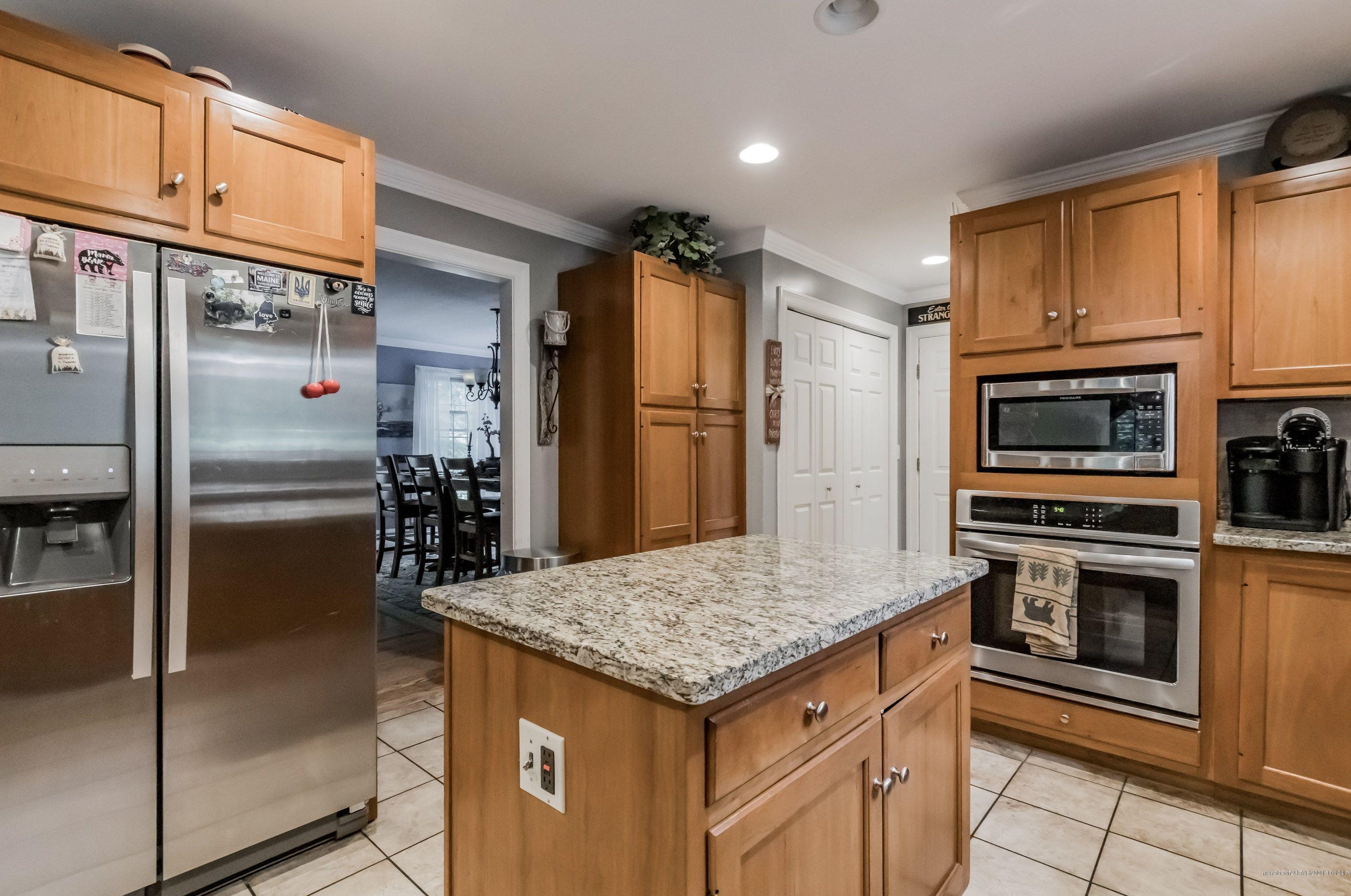 16 Heritage Ln, Windham ME  04062-4982 exterior