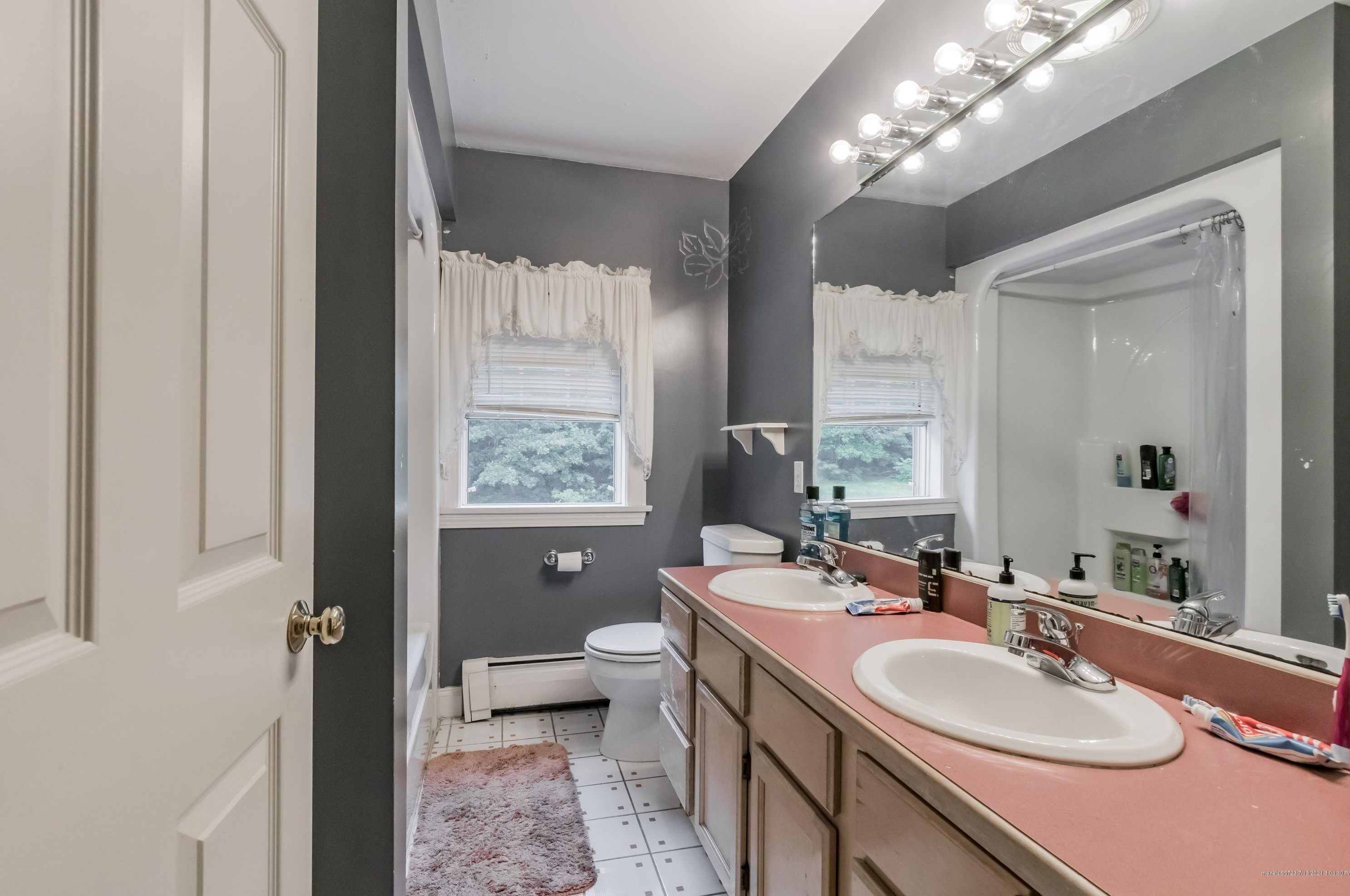 16 Heritage Ln, Windham ME  04062-4982 exterior