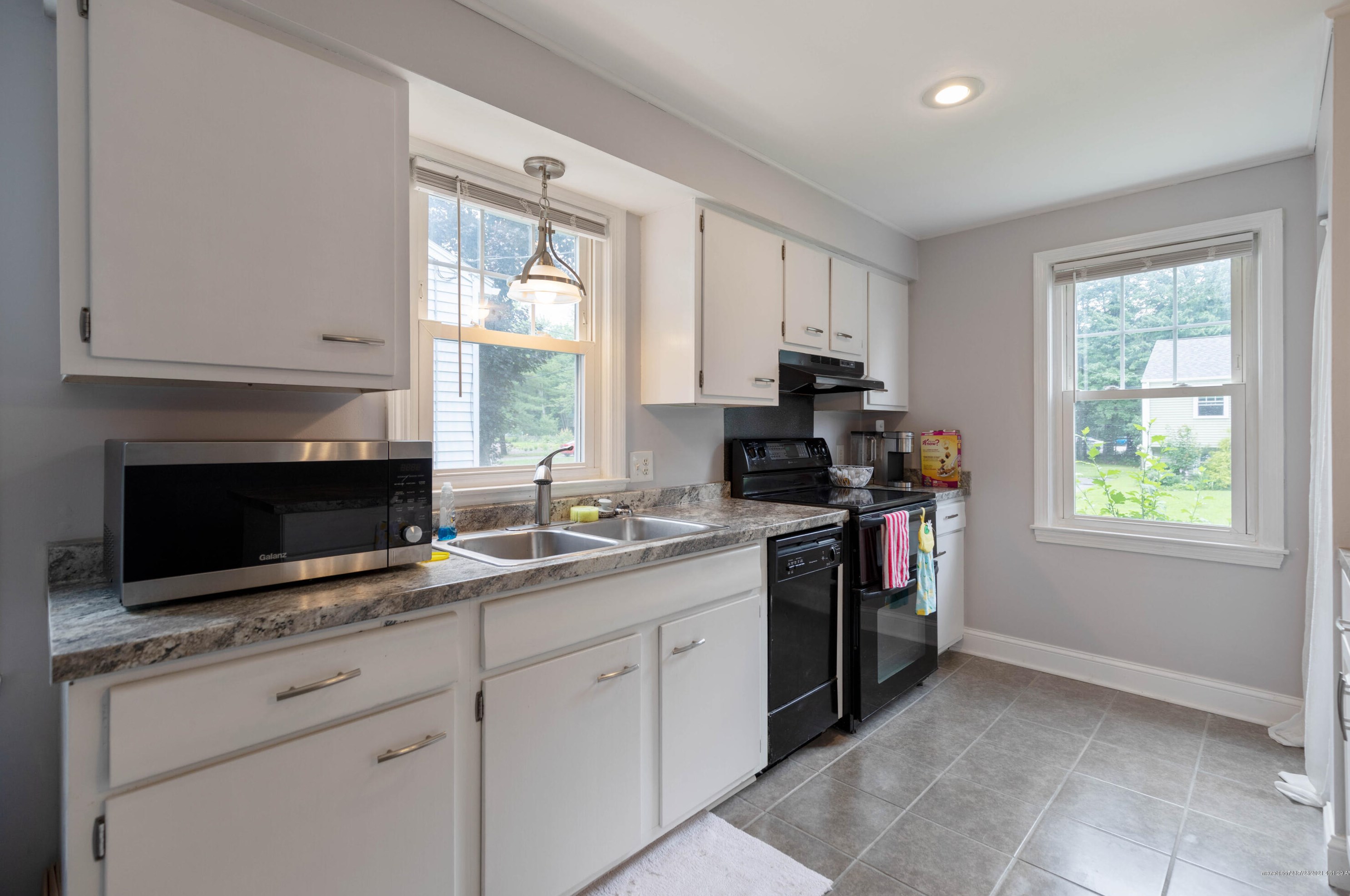 40 Hobart St, Portland ME  04102-2408 exterior