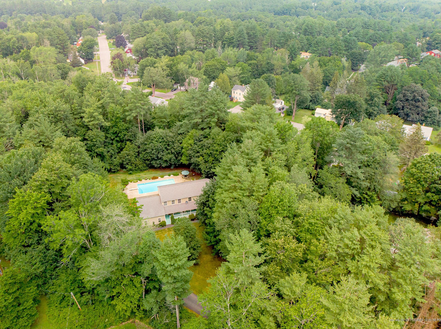 620 Bridge St, Westbrook ME 04092-3103 exterior