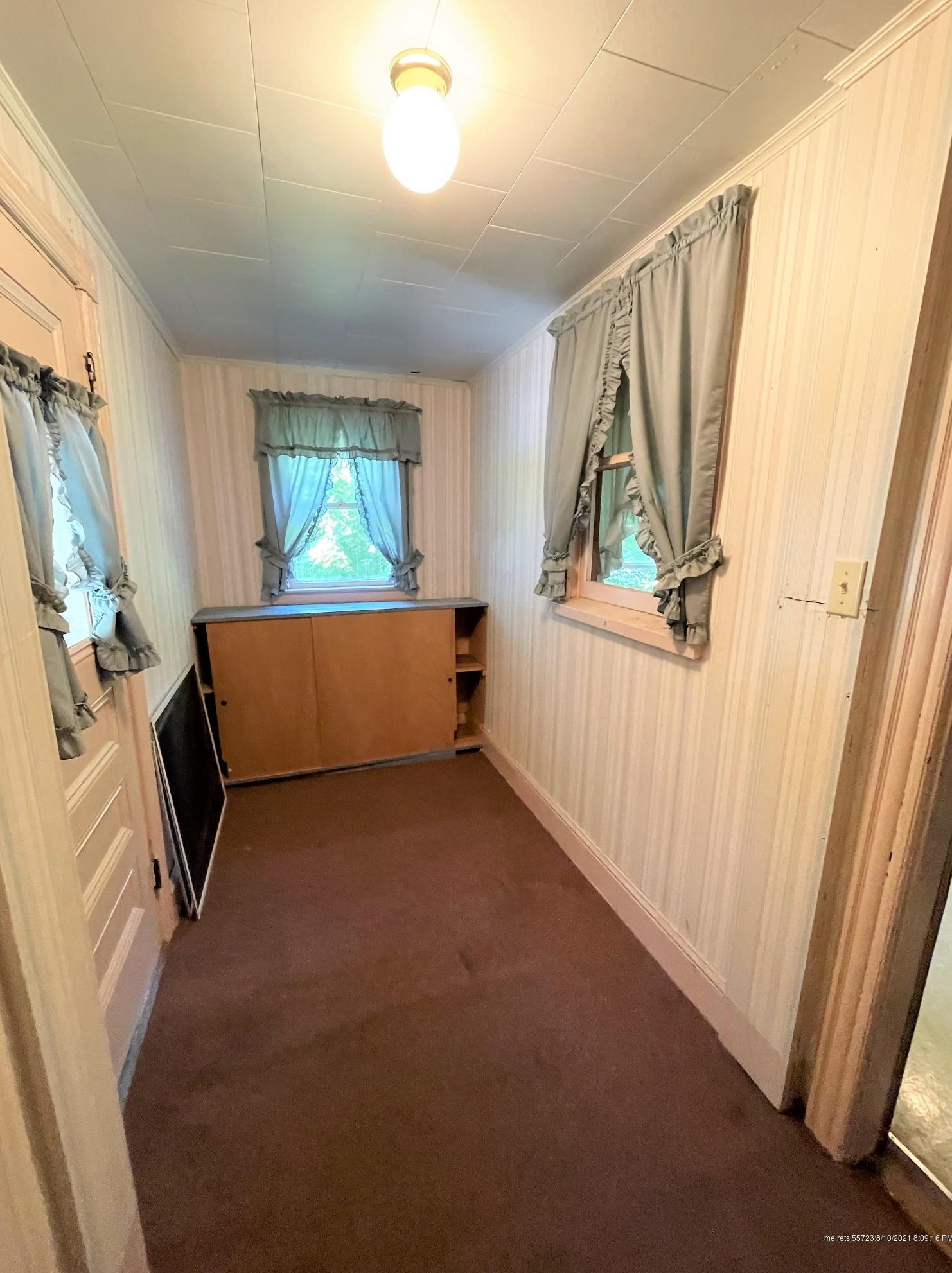 91 Pleasant St, Westbrook ME  04092-4028 exterior