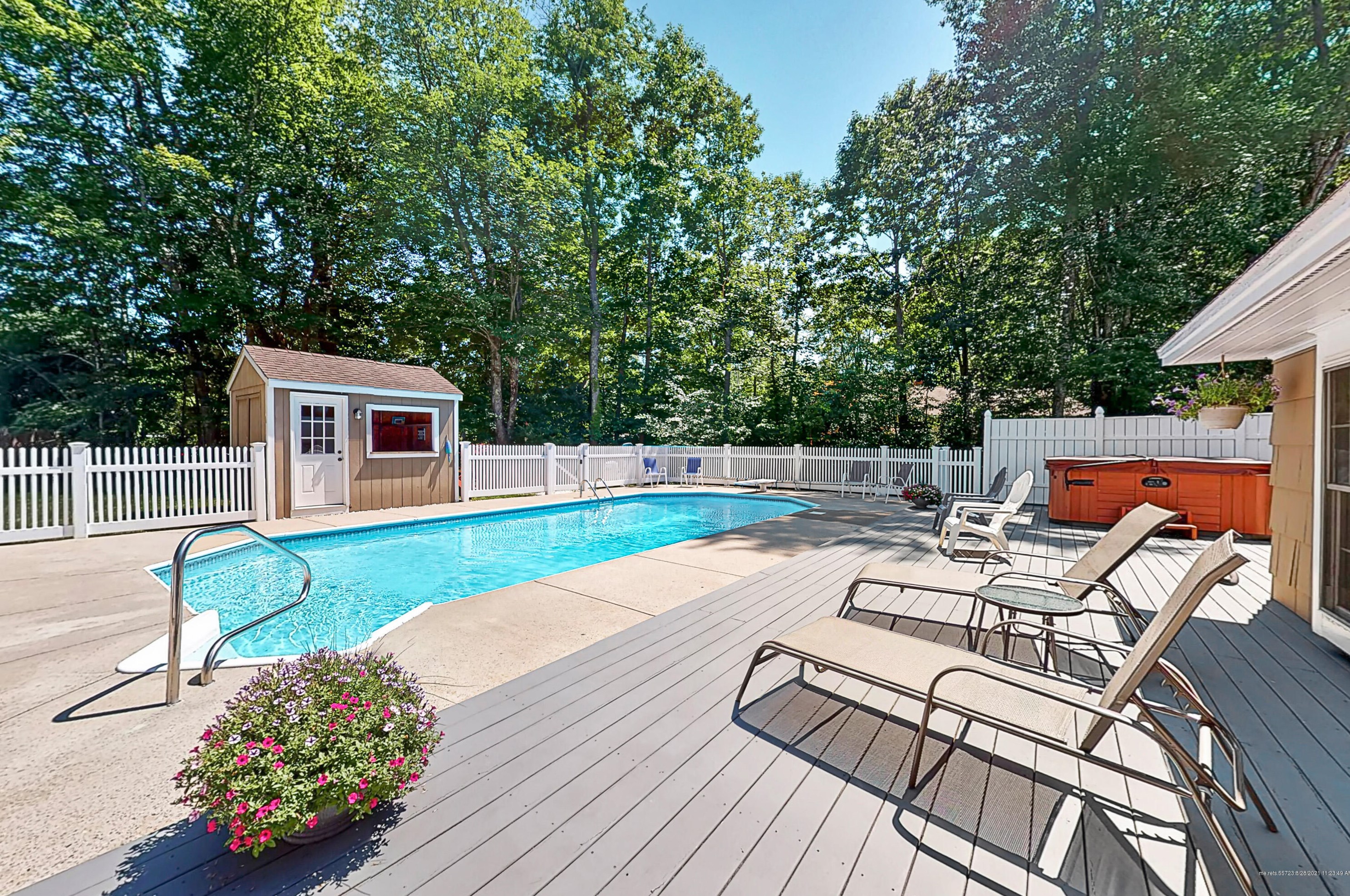 4 Forest Ln, Kennebunk ME  04043-6919 exterior