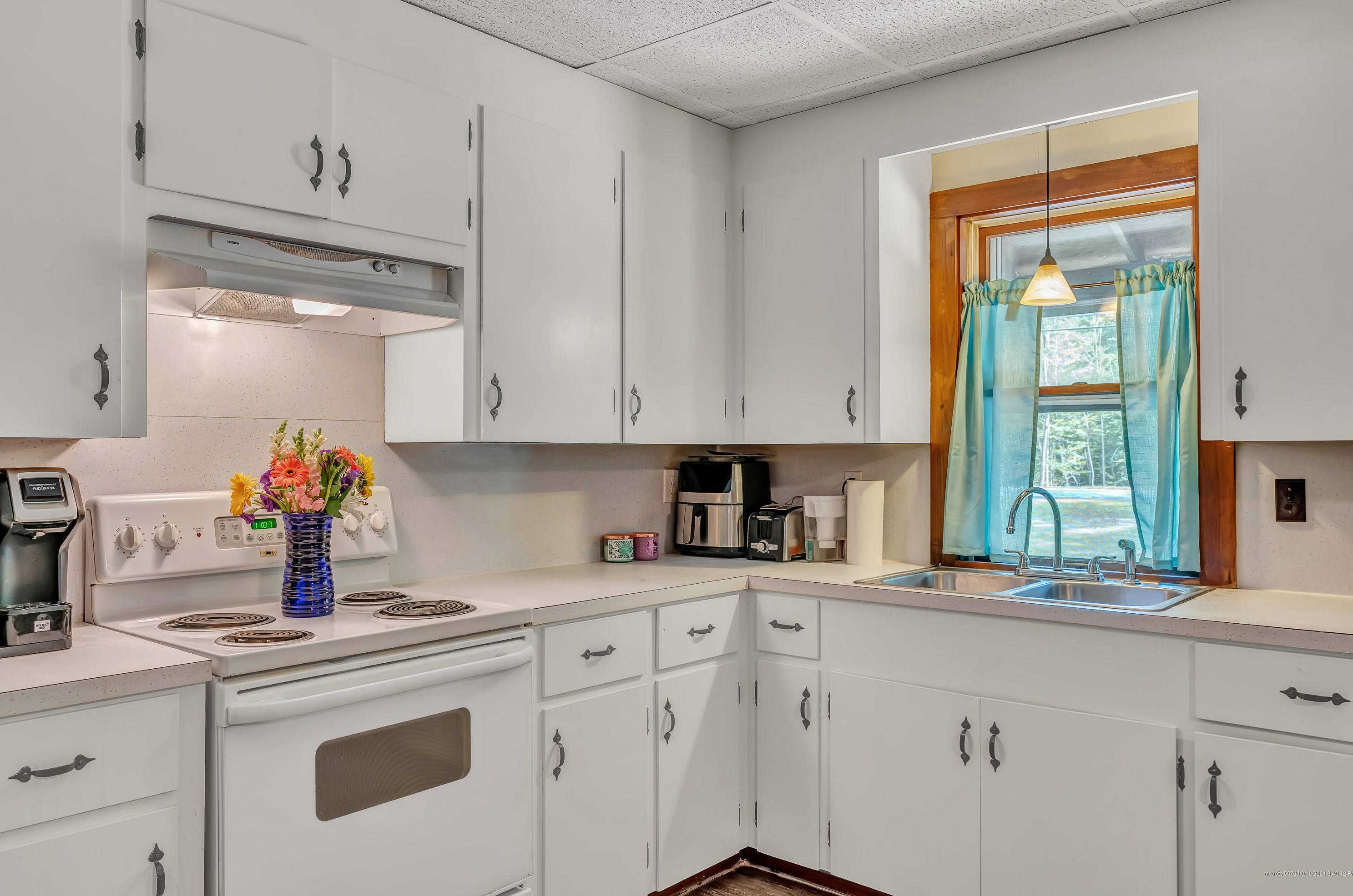 413 Biscay Rd, Damariscotta ME  04543-4225 exterior