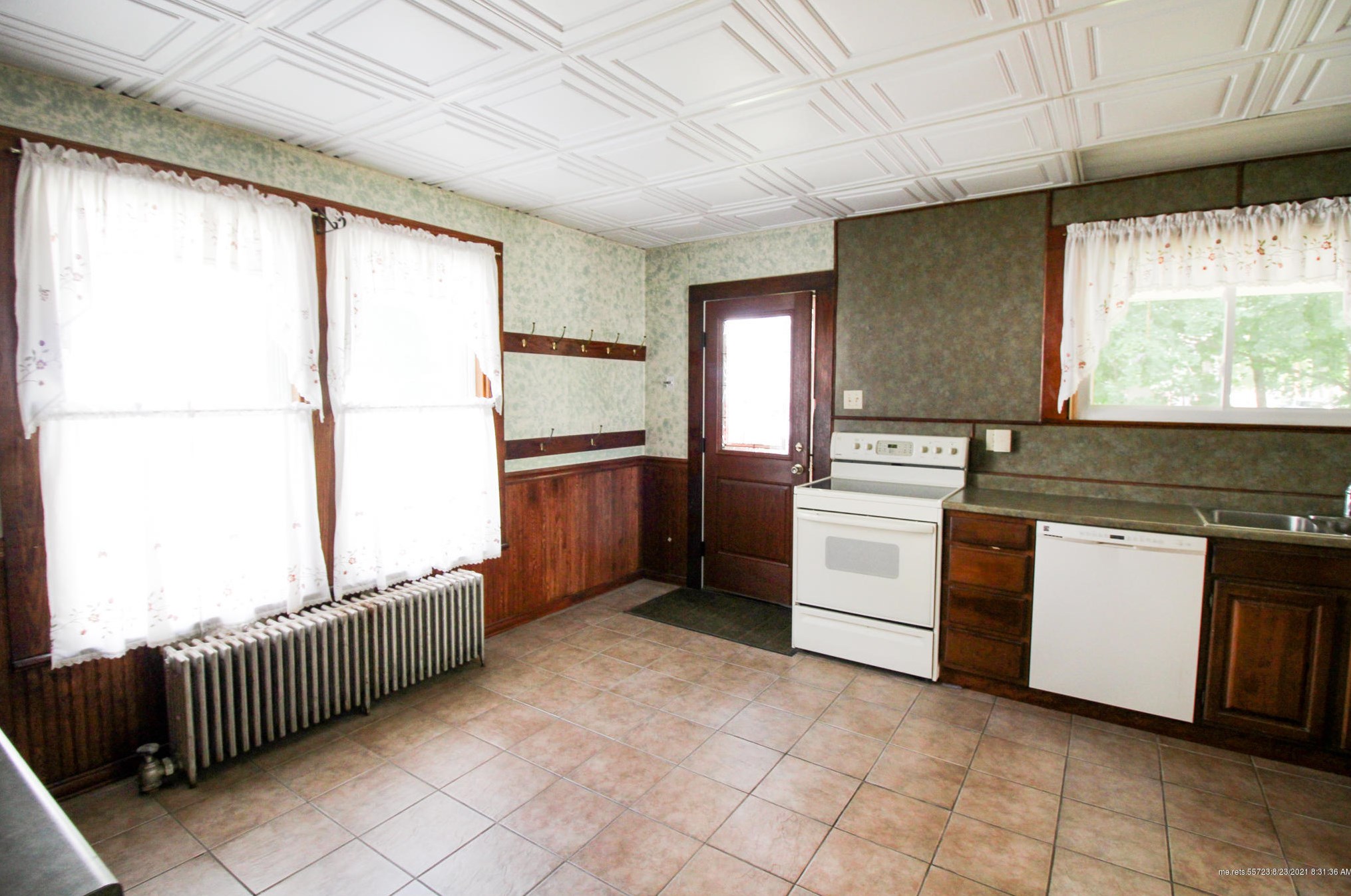 25 Thatcher St, Bangor ME  04401-6817 exterior