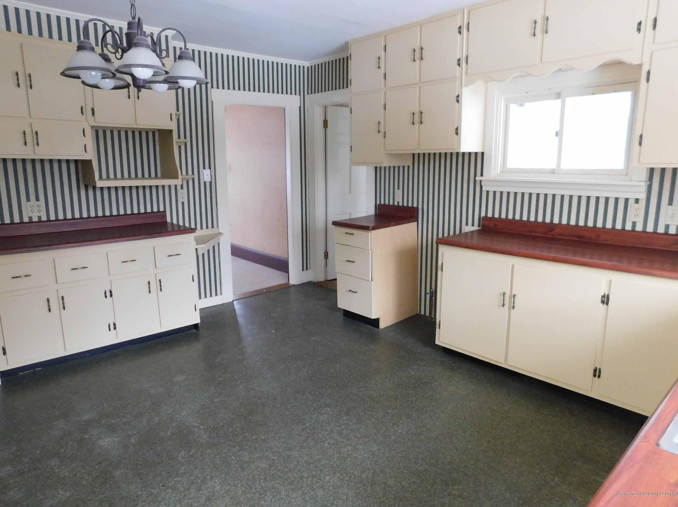 13 Fairview Ave, Sebec ME 04426-1369 exterior