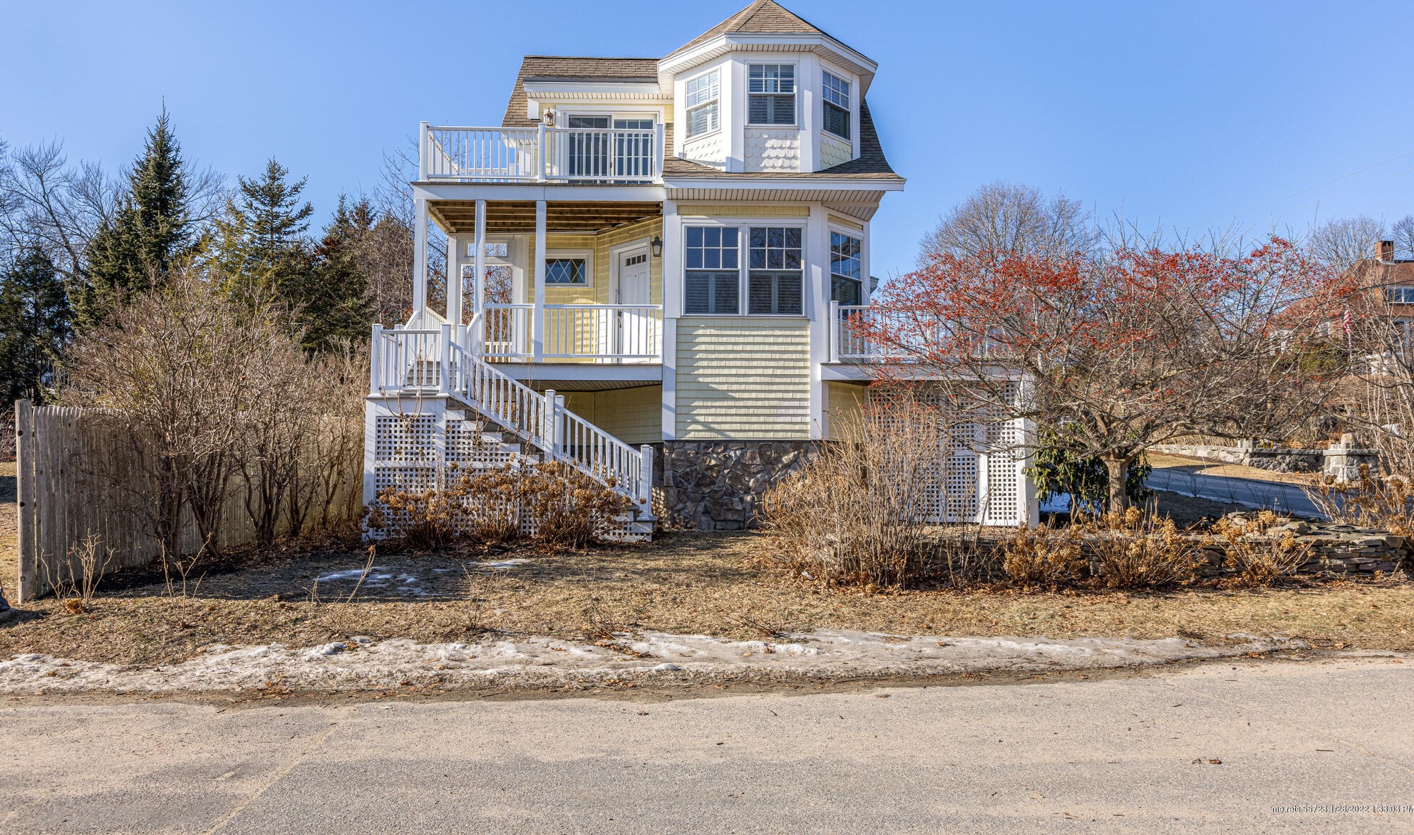 2 Bluff Rd, Portland ME 04106-5104 exterior