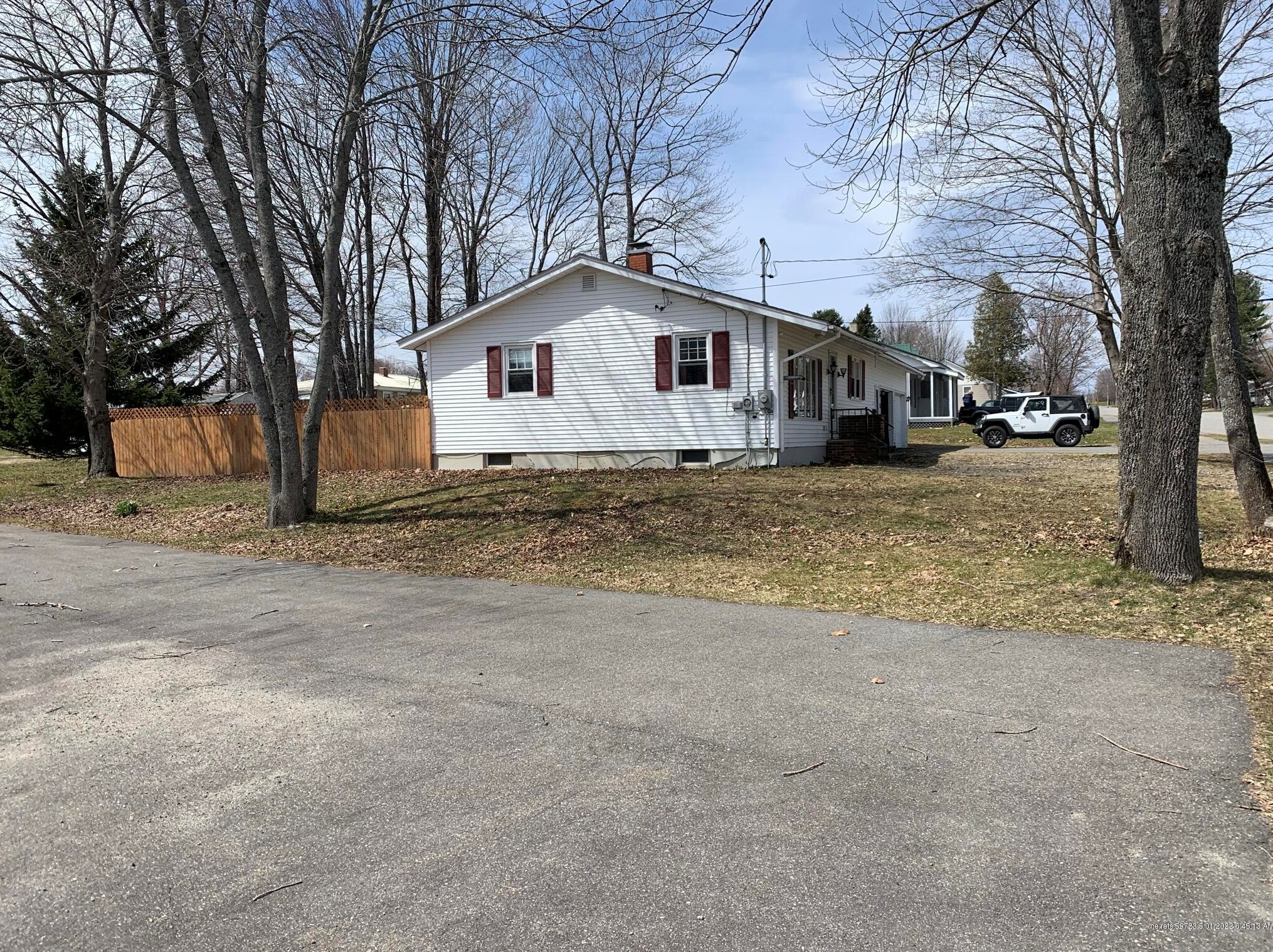 4 North St, East Millinocket ME  04430-1207 exterior