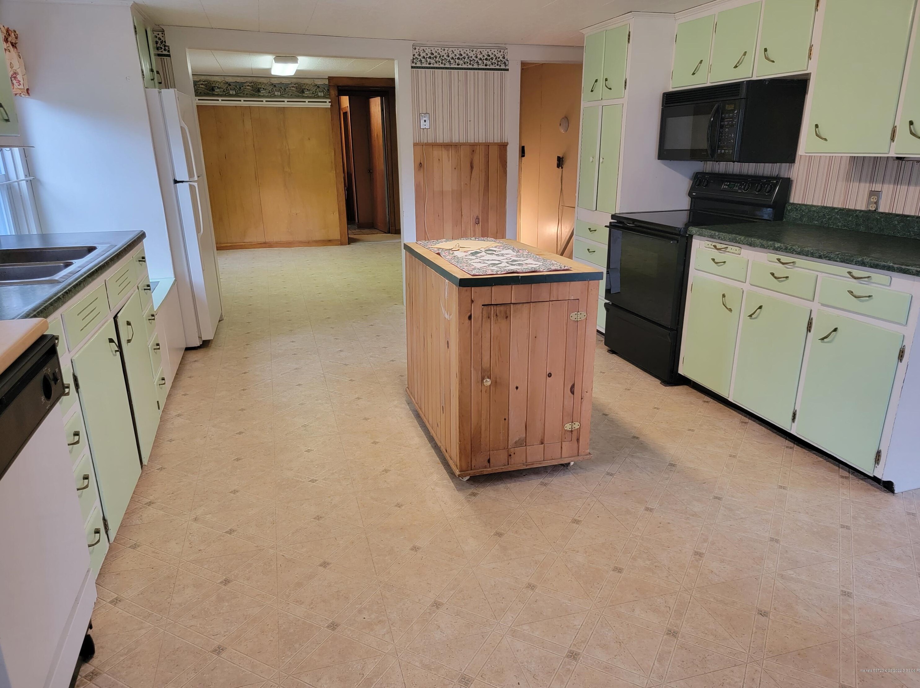 102 Maple Rd, Sebec ME  04426-6014 exterior