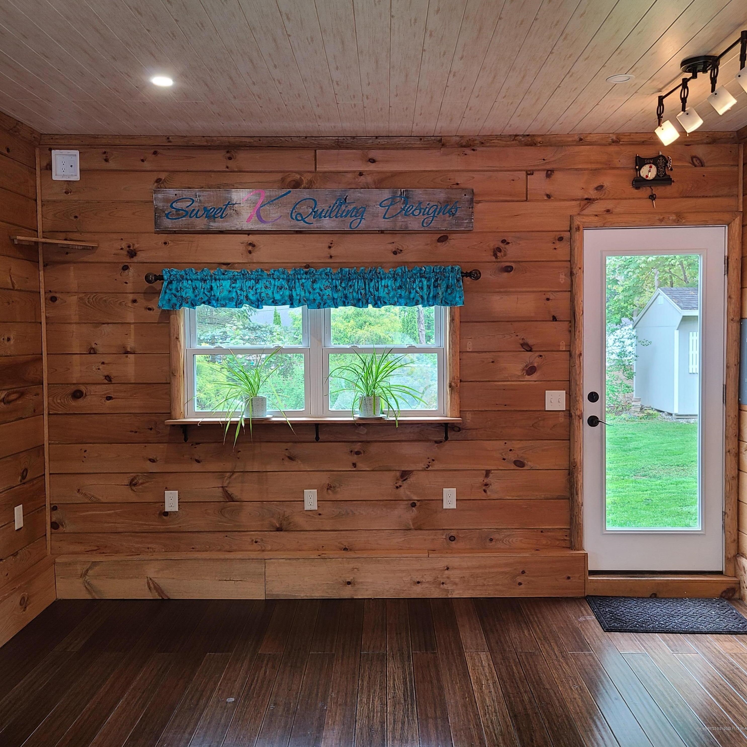 58 Bates St, Auburn ME 04210-6226 exterior