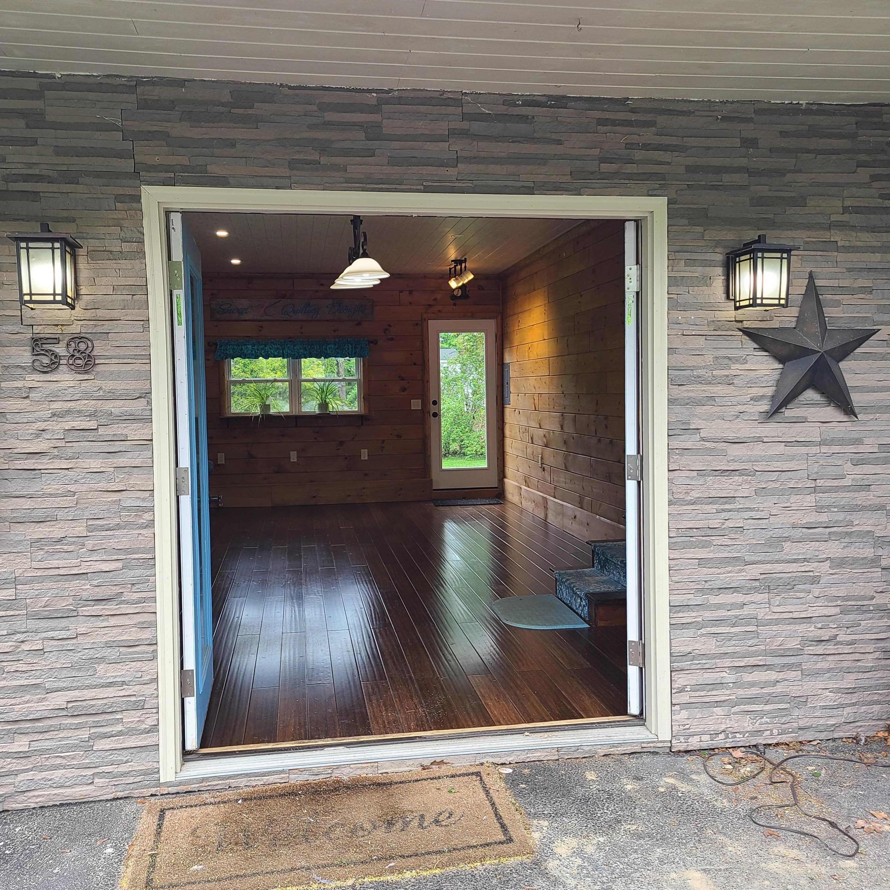 58 Bates St, Auburn ME 04210-6226 exterior