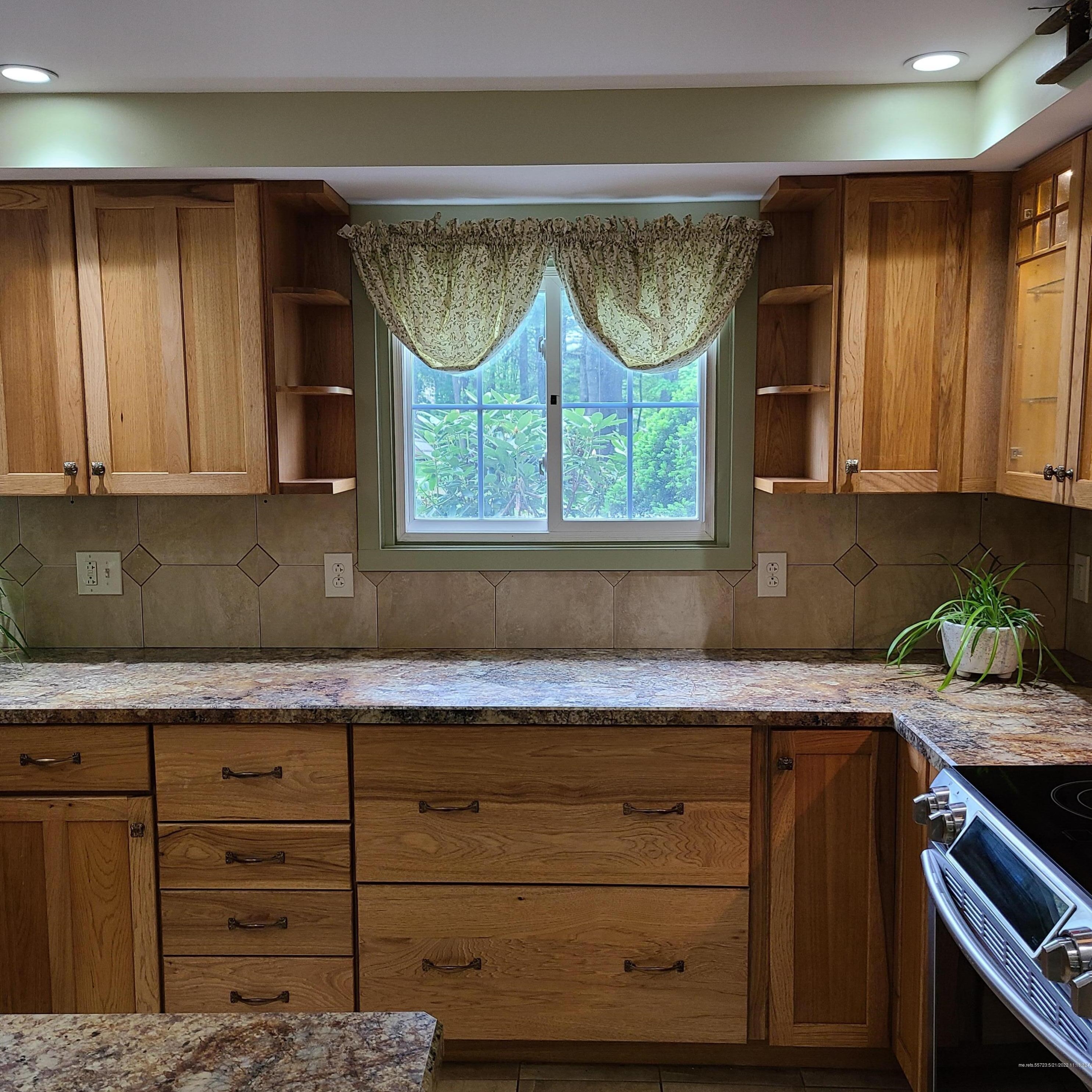 58 Bates St, Auburn ME 04210-6226 exterior