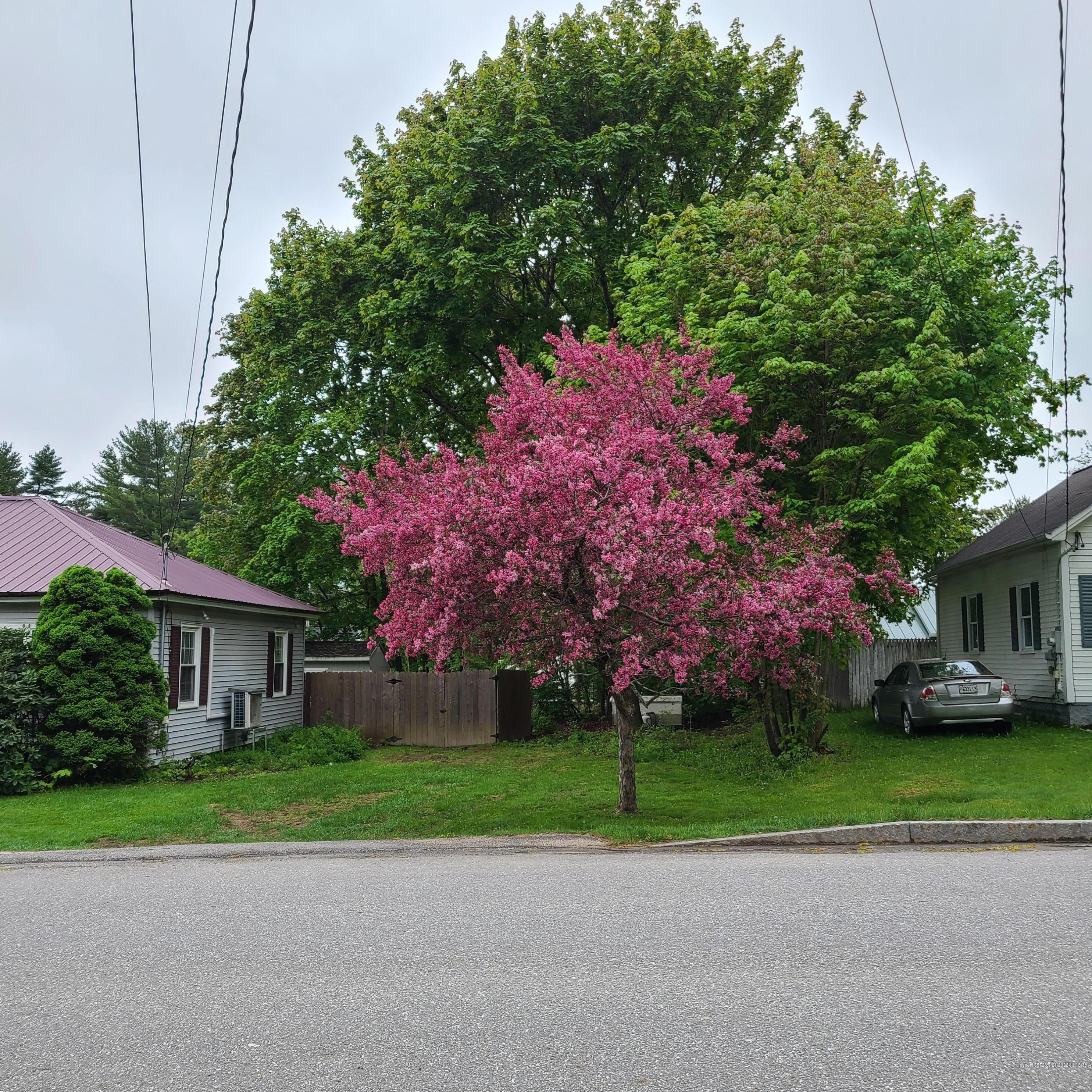 58 Bates St, Auburn ME 04210-6226 exterior