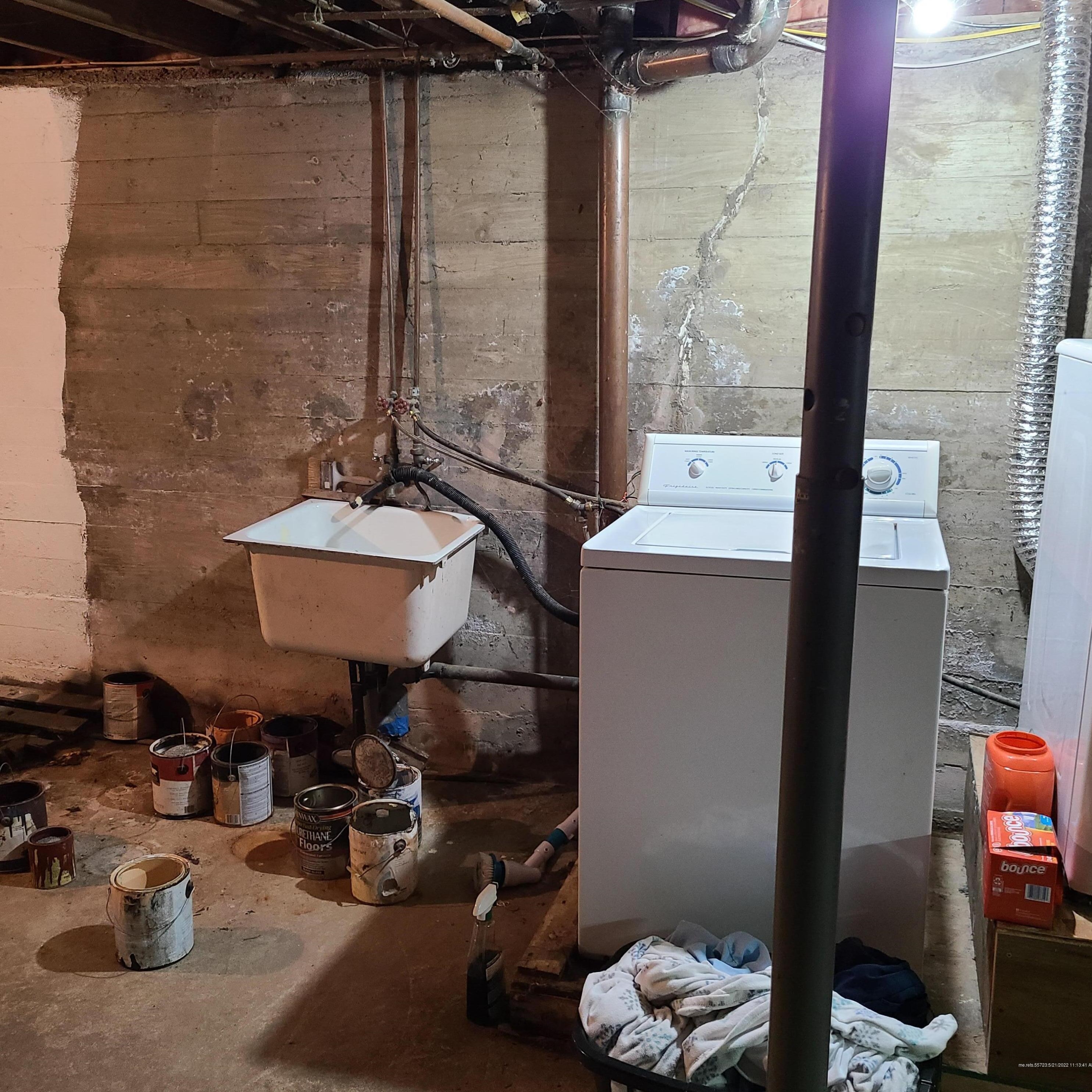 58 Bates St, Auburn ME 04210-6226 exterior