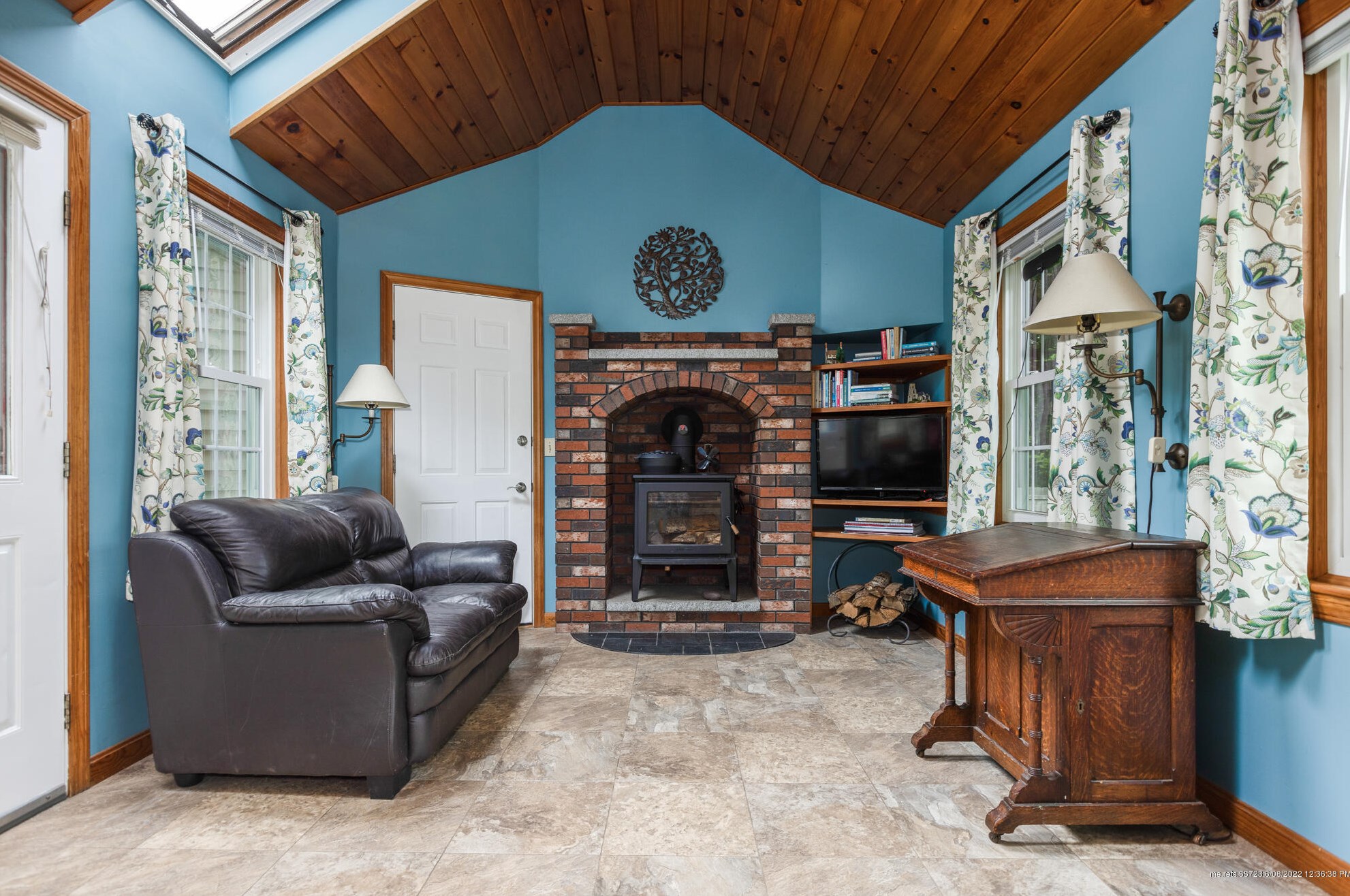 18 Bay View Dr, Portland ME 04103-4519 exterior