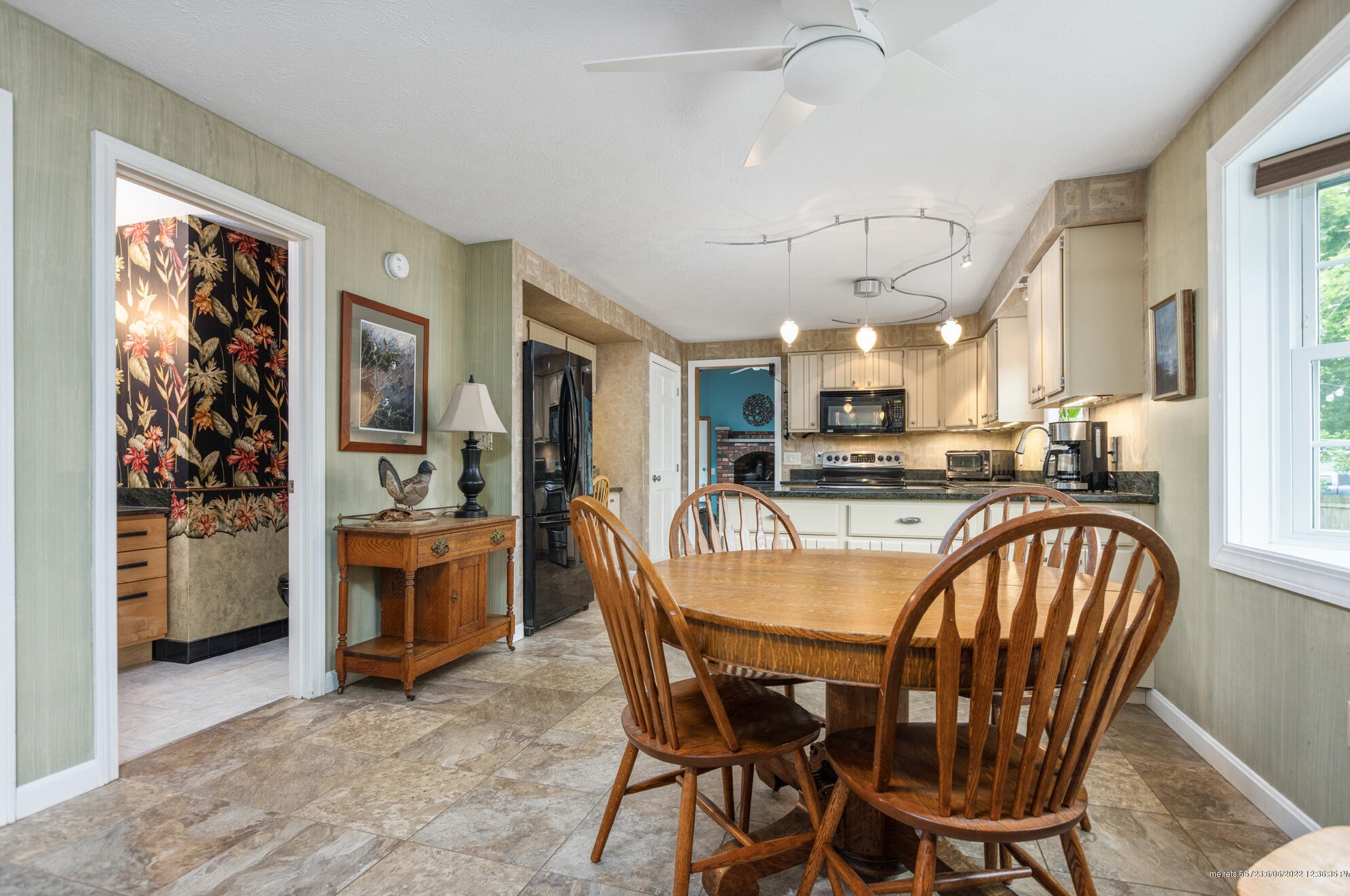 18 Bay View Dr, Portland ME 04103-4519 exterior