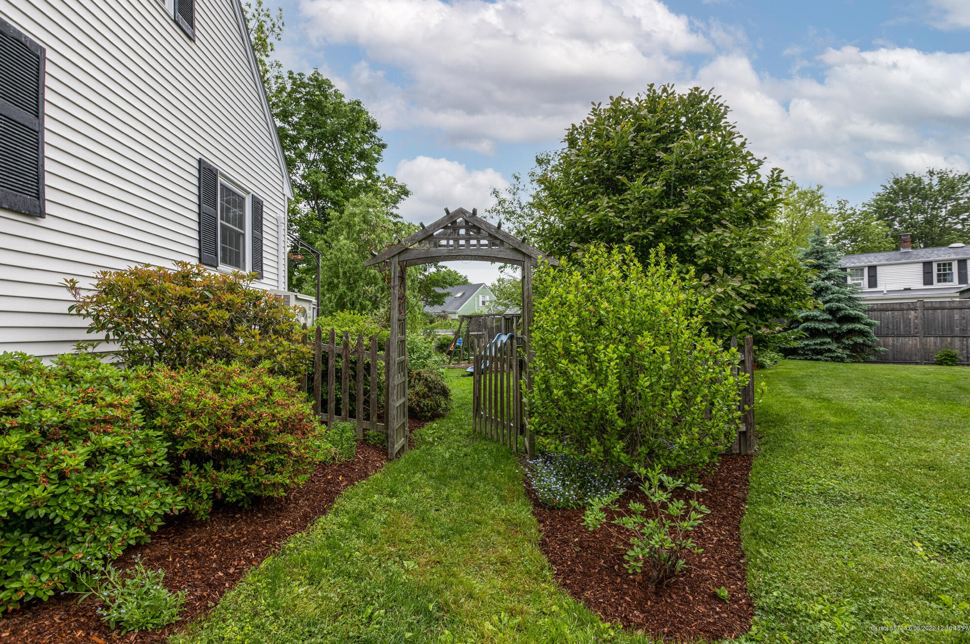 18 Bay View Dr, Portland ME 04103-4519 exterior