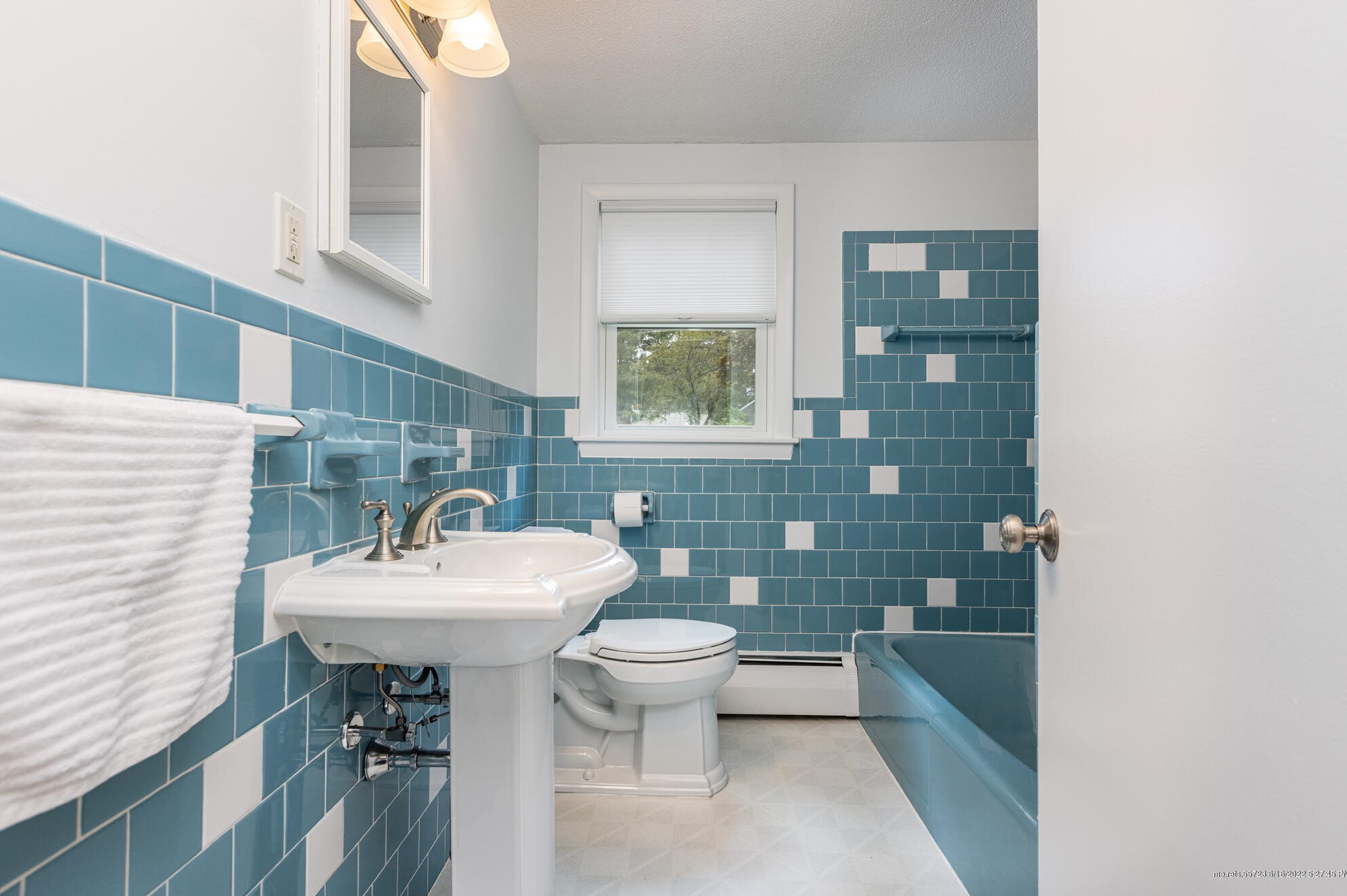 43 Constitution Dr, Westbrook ME  04092-4536 exterior