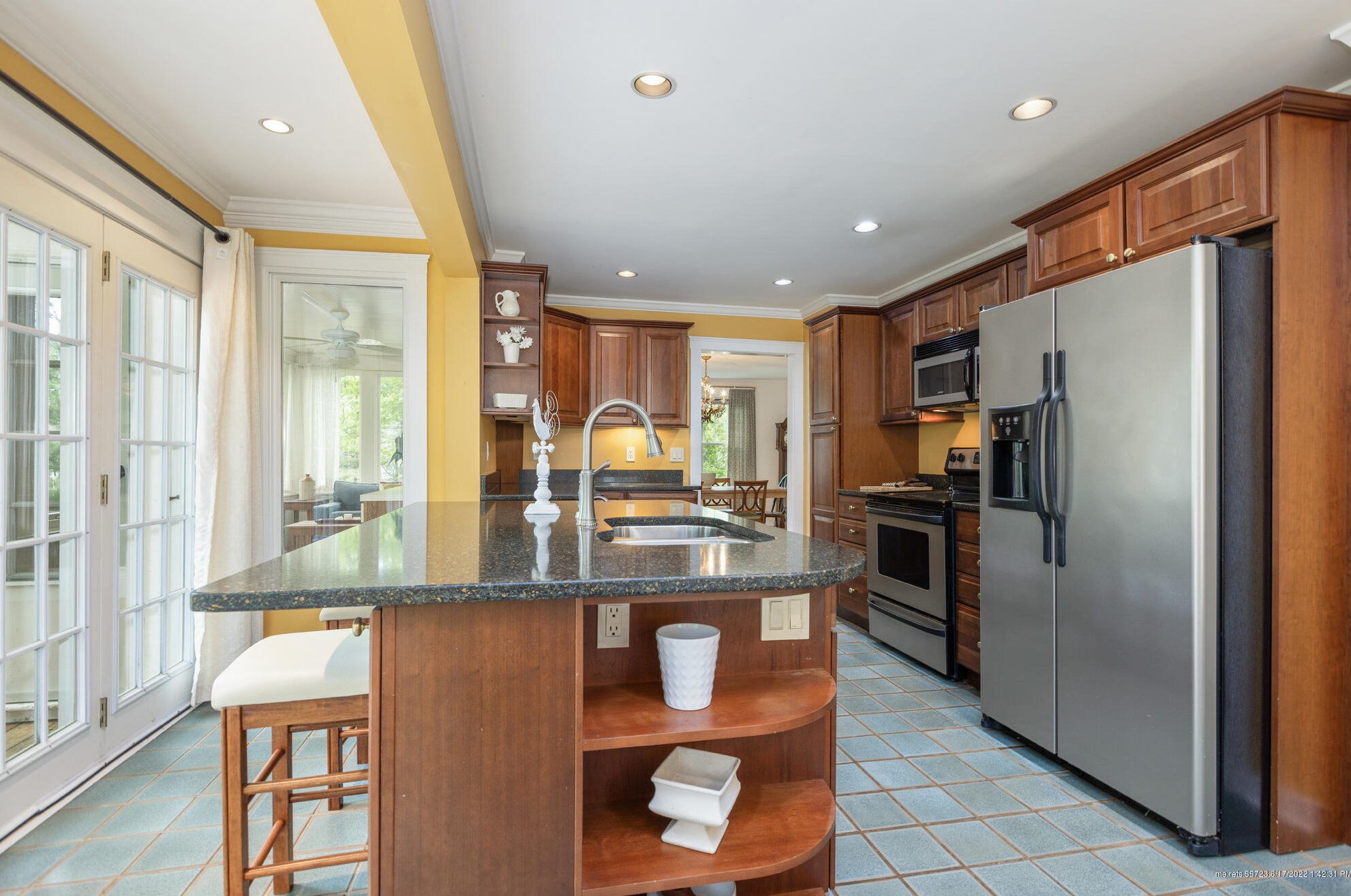 4 Concord Cir, Portland ME 04110-1203 exterior