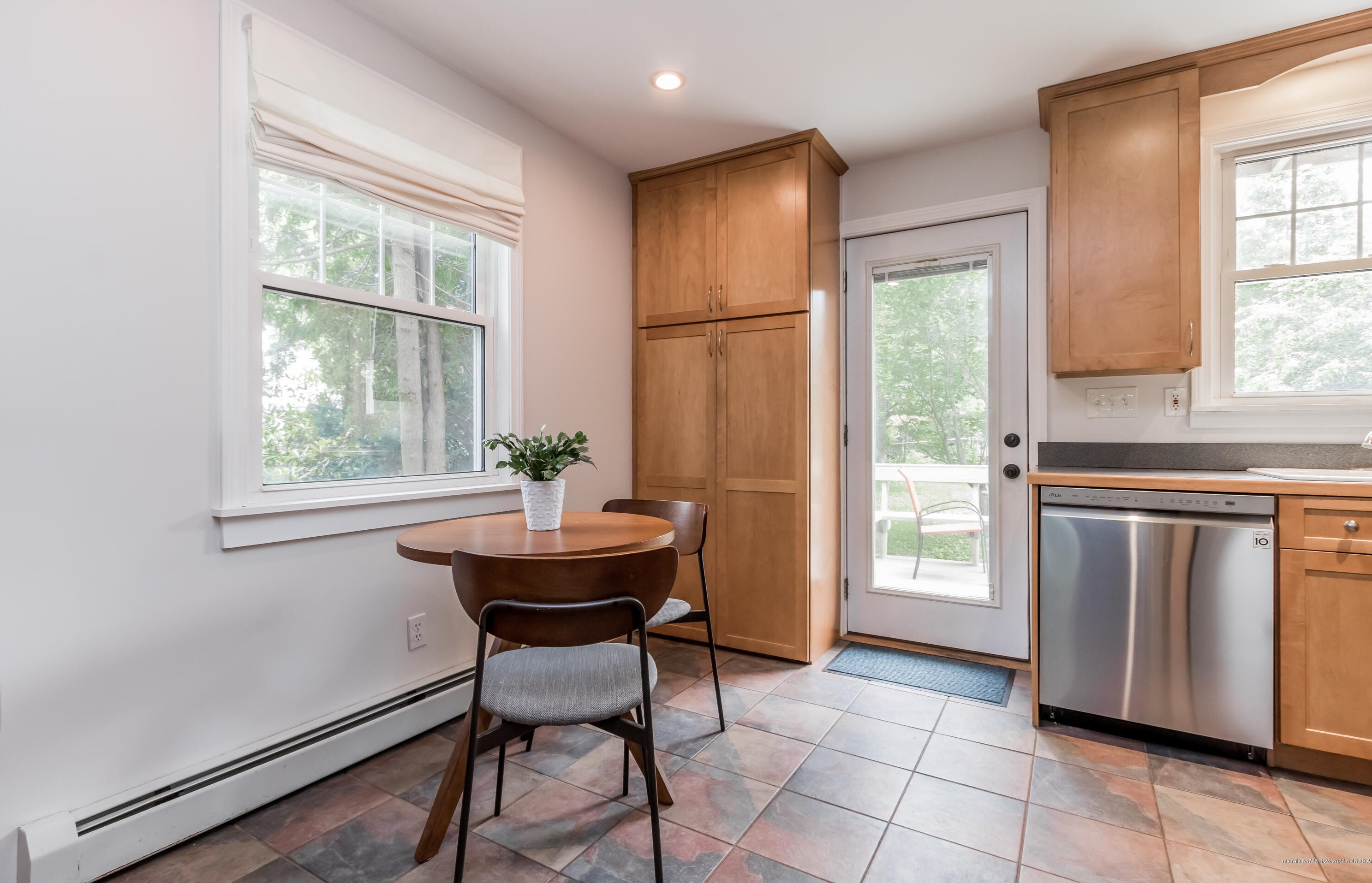 62 Longfellow Dr, Portland ME 04107-2231 exterior