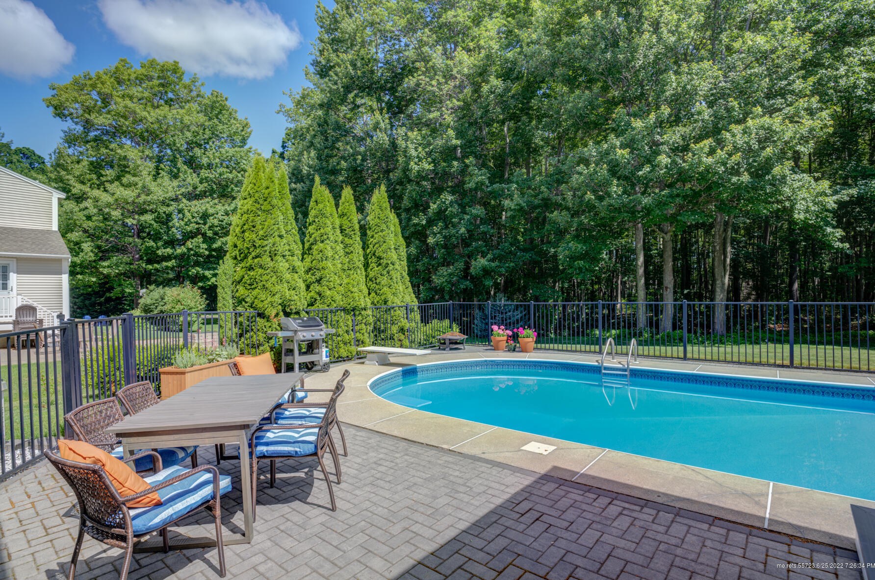 28 Rosewood Dr, Saco ME 04072-3165 exterior