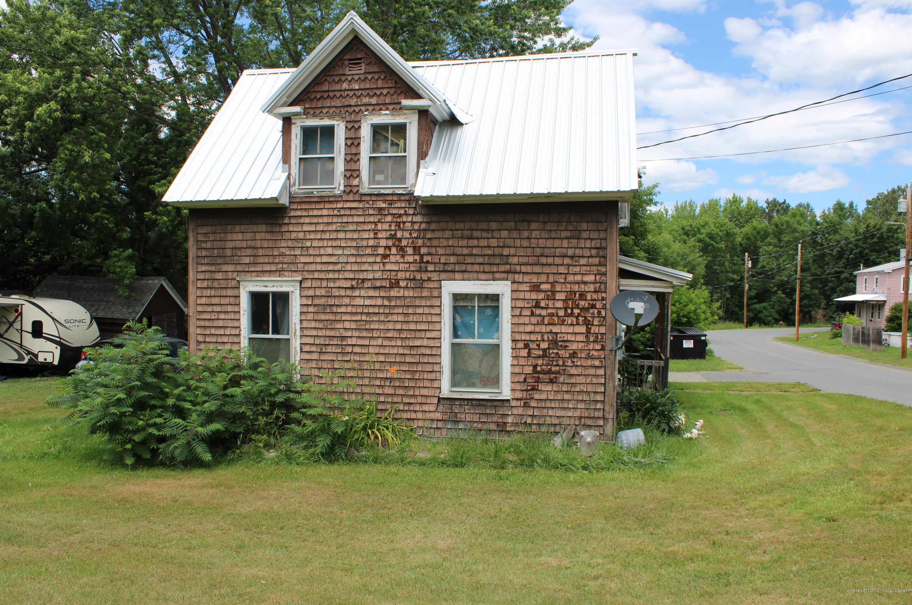 70 Maple St, Madison ME  04950-1238 exterior