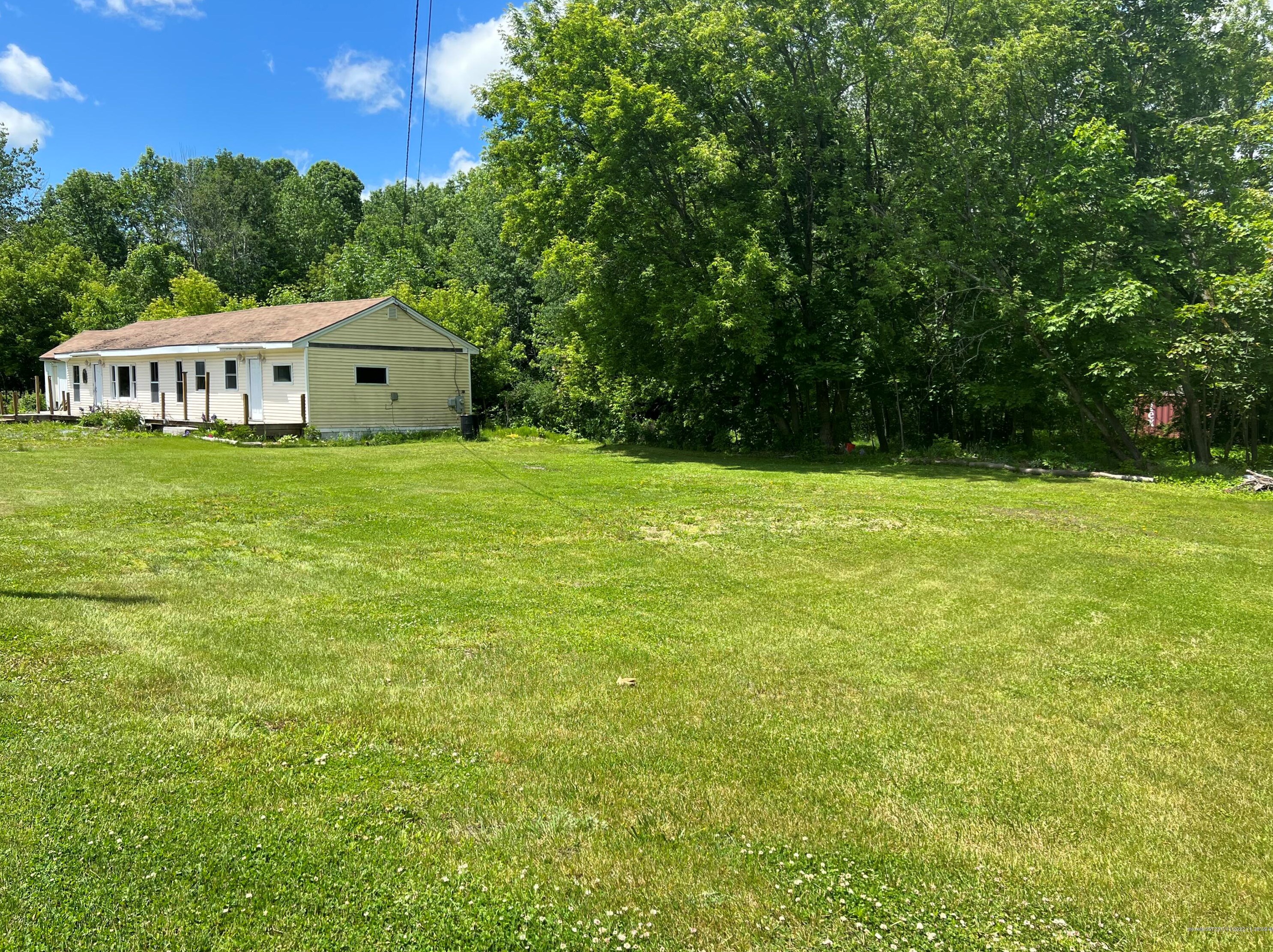 1060 Main St, Clinton ME  04927-3112 exterior