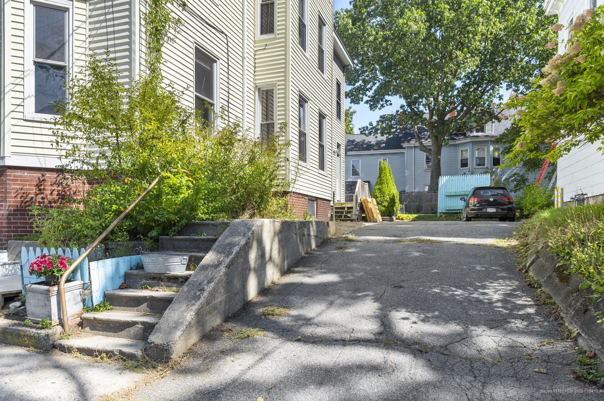 39 Roberts St, Portland ME 04102-2016 exterior