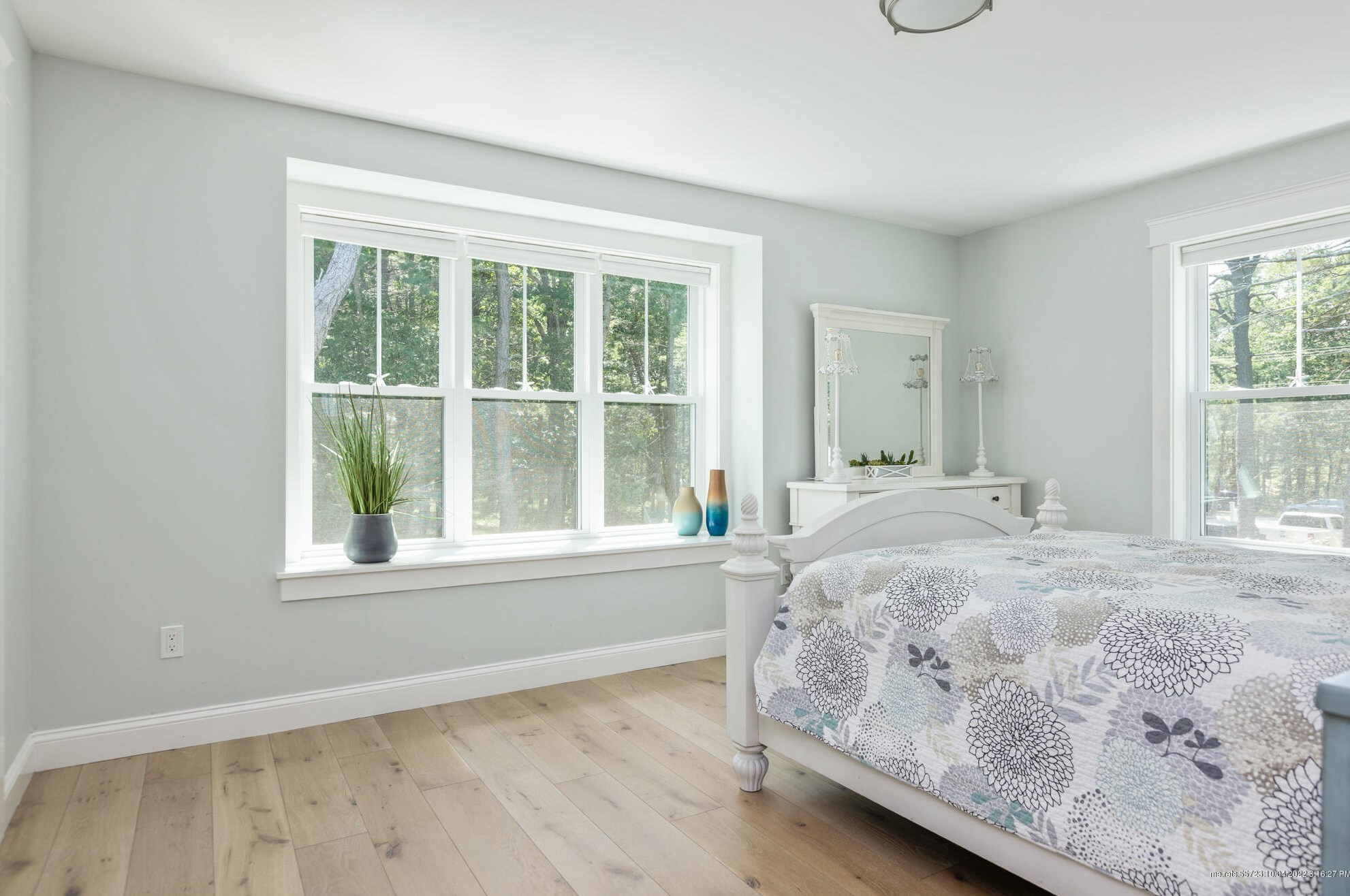 423 Seaside Ave, Saco ME 04072-2348 exterior