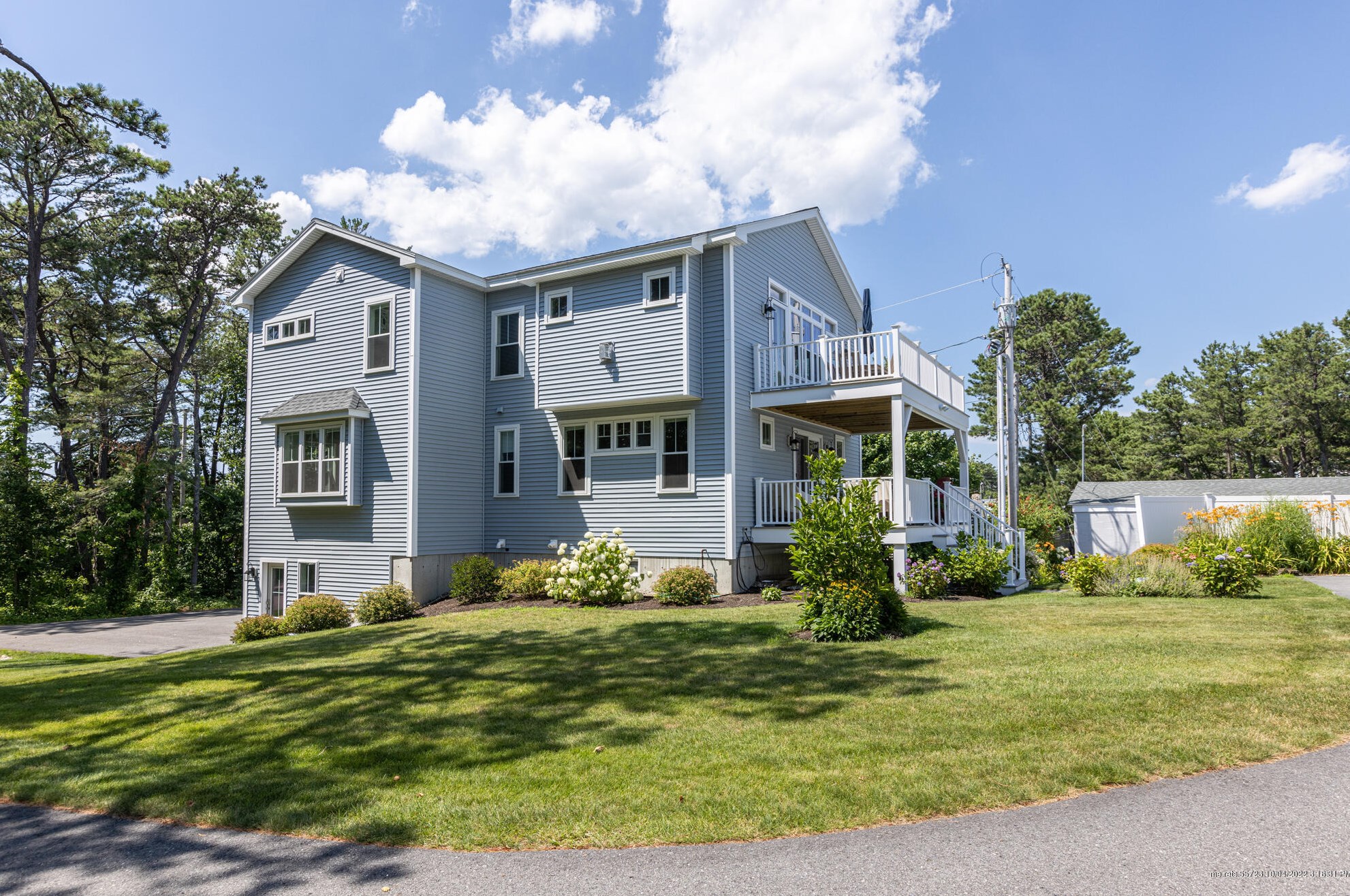 423 Seaside Ave, Saco ME 04072-2348 exterior
