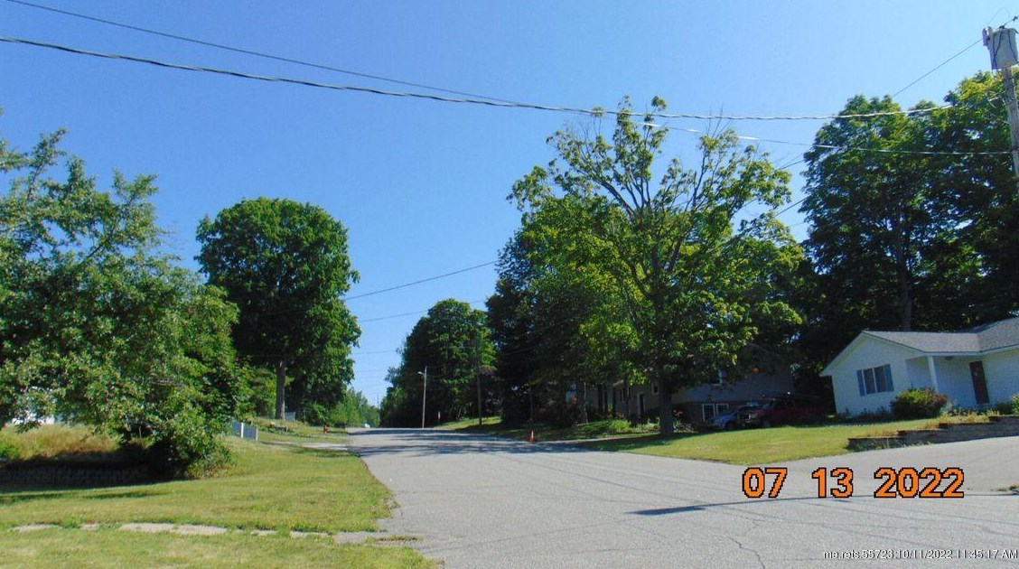 32 Western Ave, East Millinocket ME  04430-1040 exterior