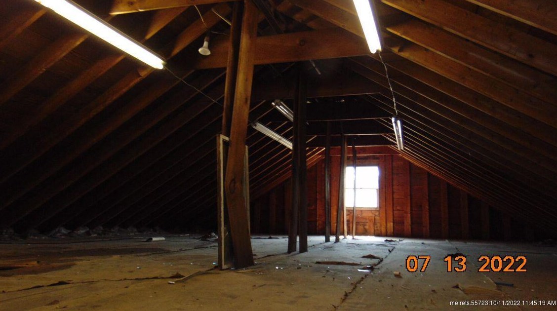 32 Western Ave, East Millinocket ME  04430-1040 exterior
