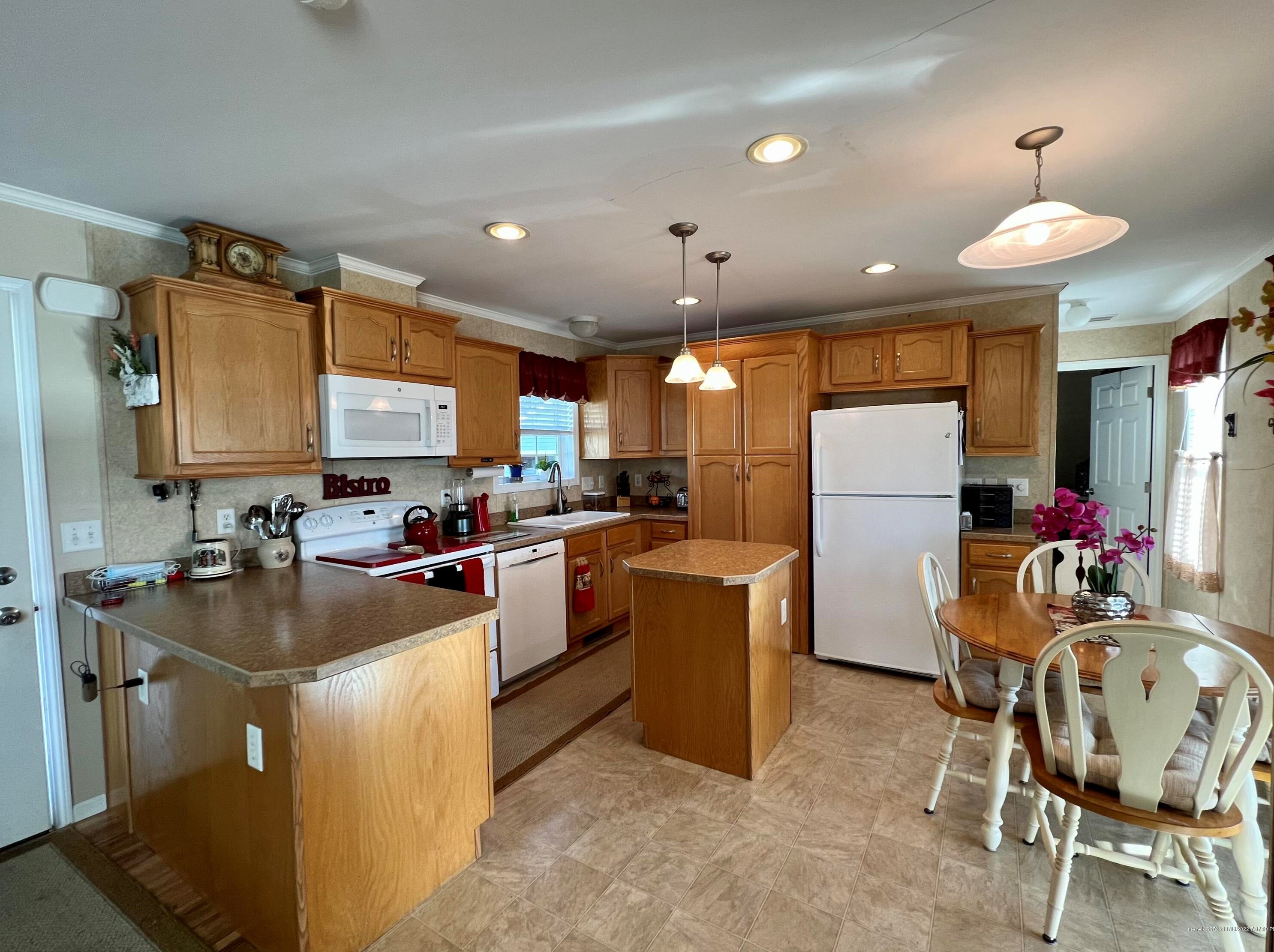 4 Ledge Cir, Bangor ME  04401-2597 exterior