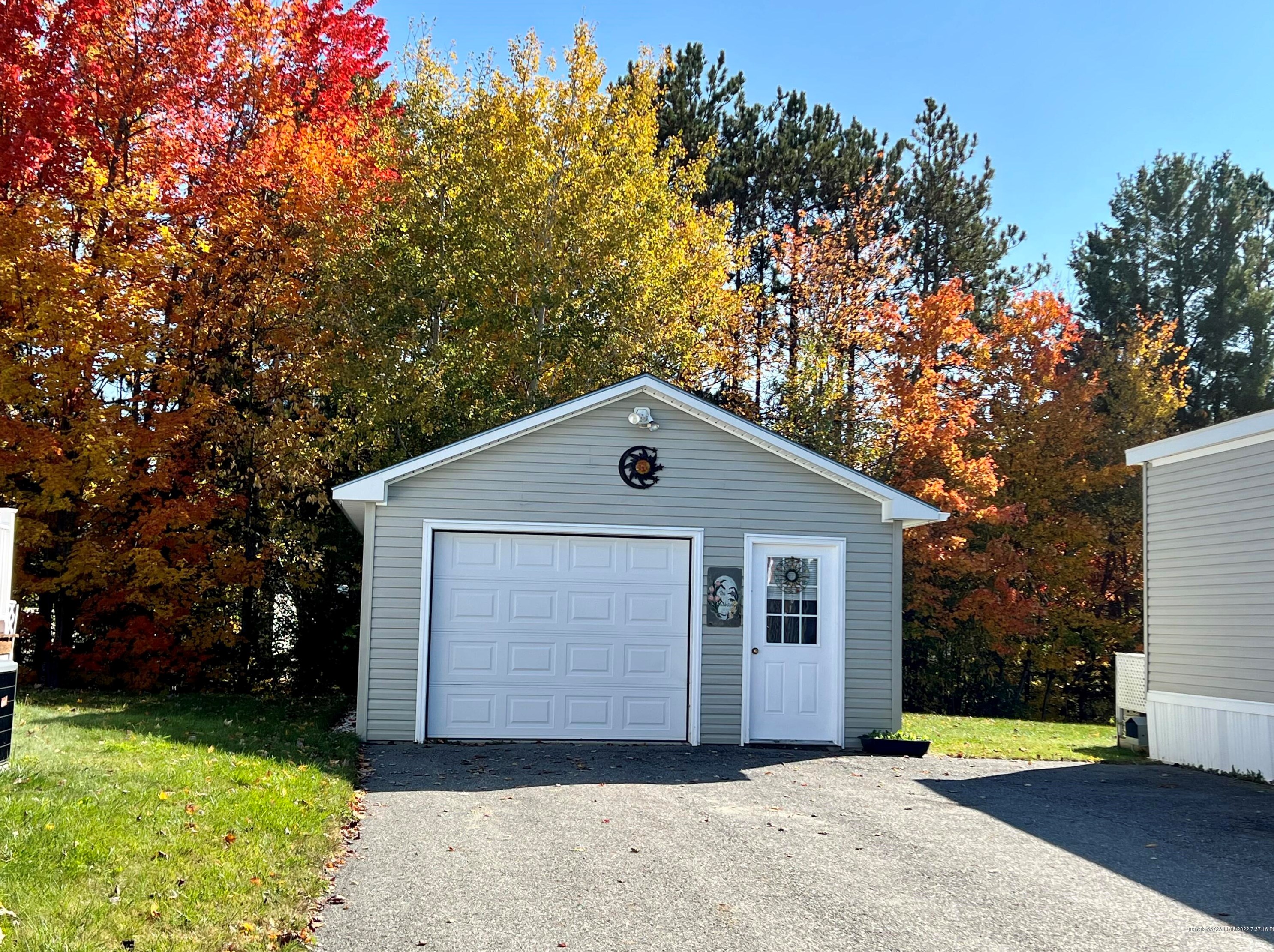 4 Ledge Cir, Bangor ME  04401-2597 exterior