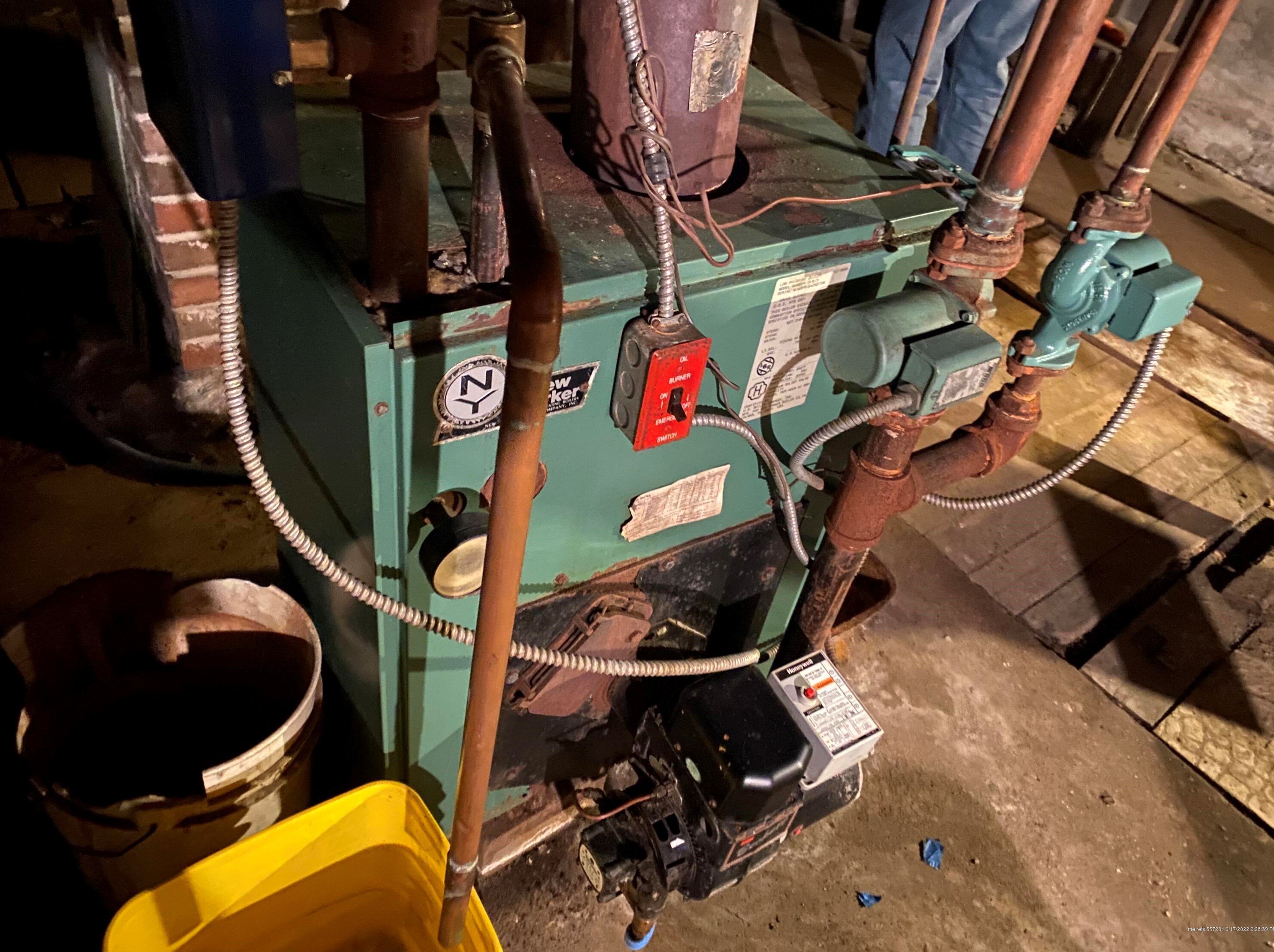 1 King Ct, Waterville ME  04901-6398 exterior