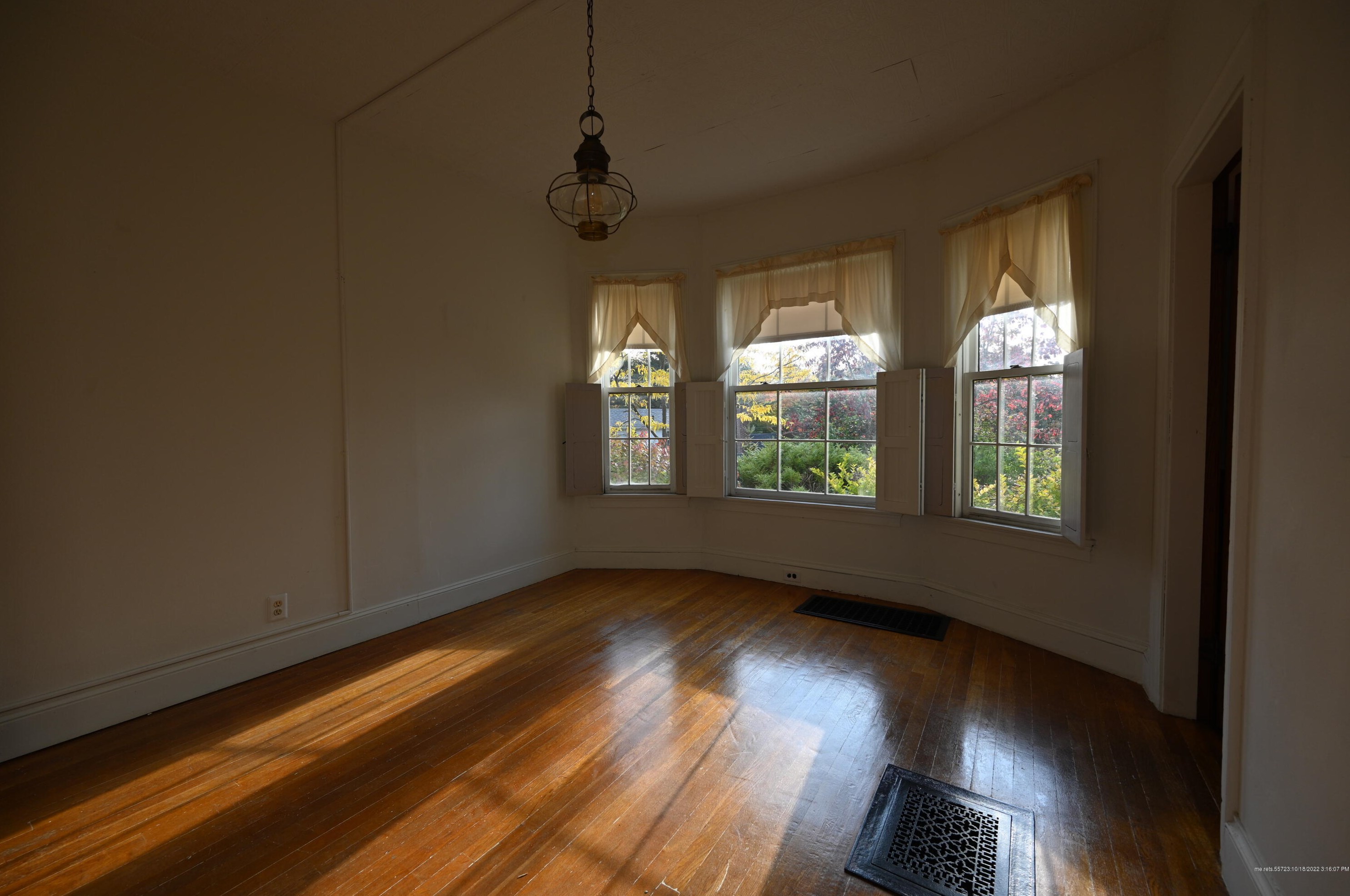 389 Lincoln St, Portland ME 04106-3527 exterior