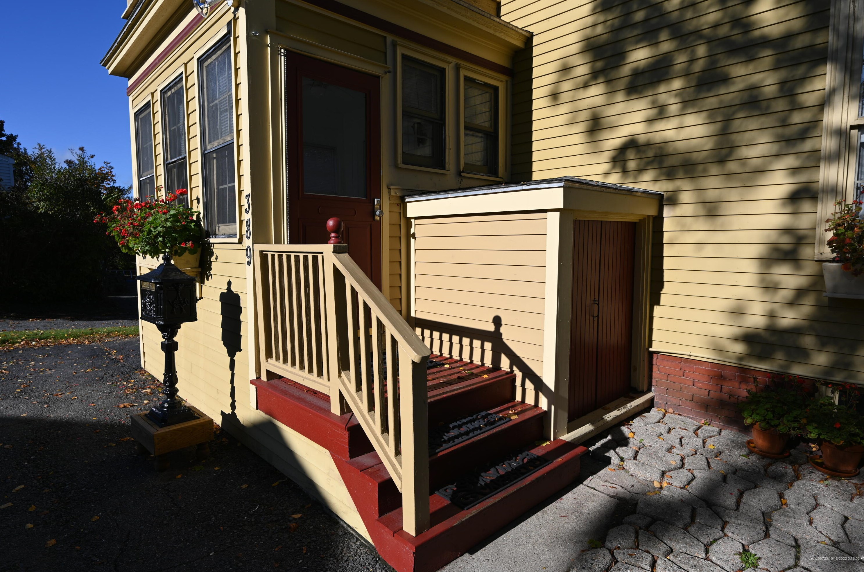 389 Lincoln St, Portland ME 04106-3527 exterior