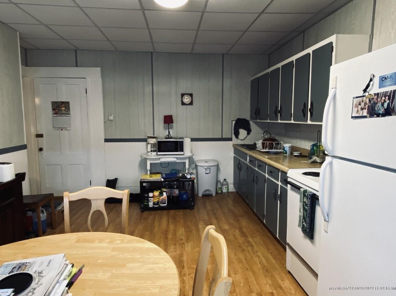 19 Pleasant St, Ripley ME 04930-1432 exterior