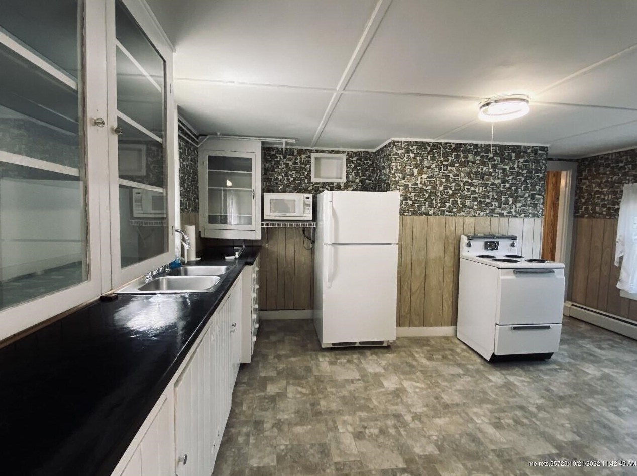 19 Pleasant St, Ripley ME 04930-1432 exterior