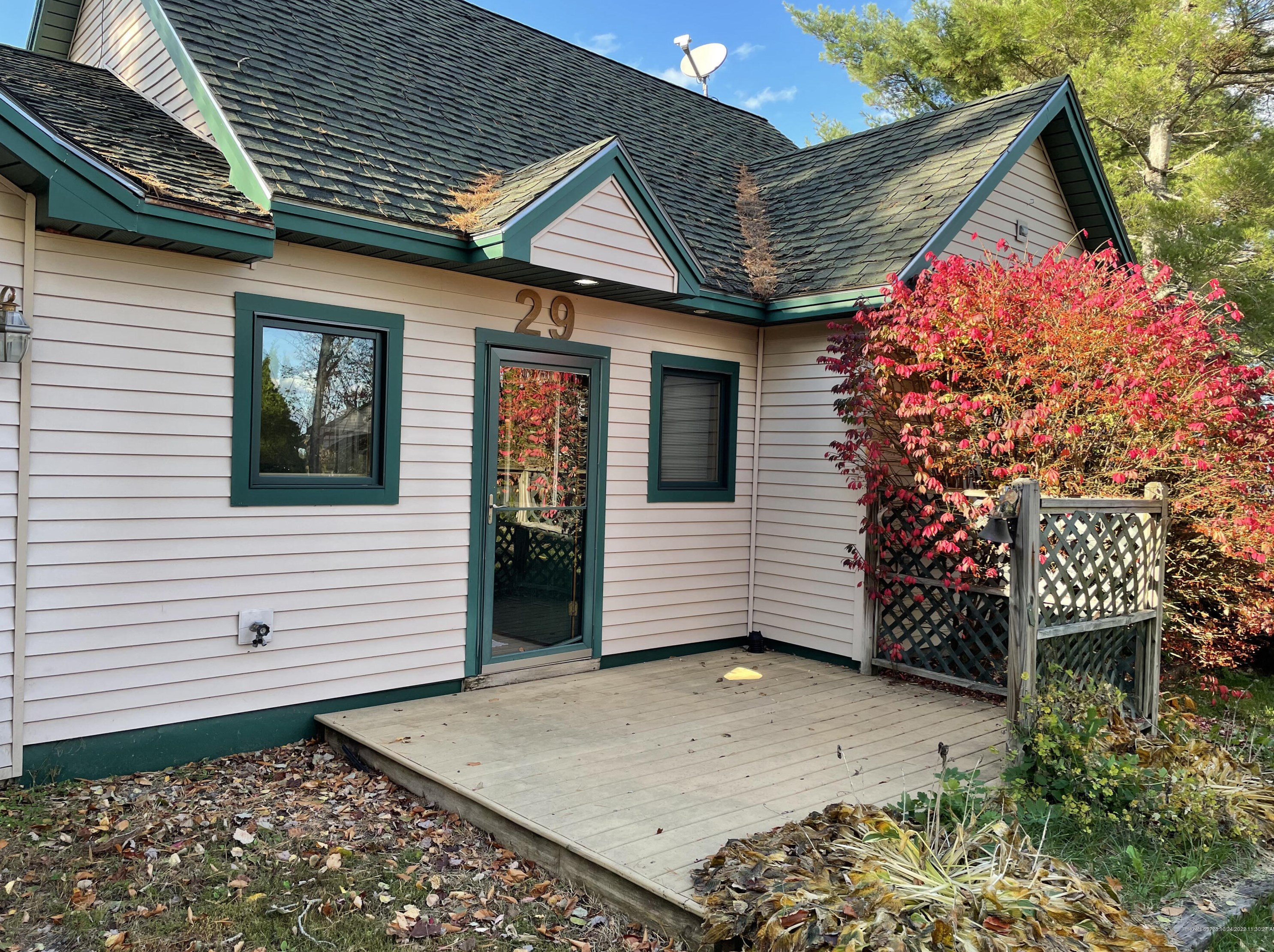 29 Crazy Ln, Madison ME  04950-3940 exterior