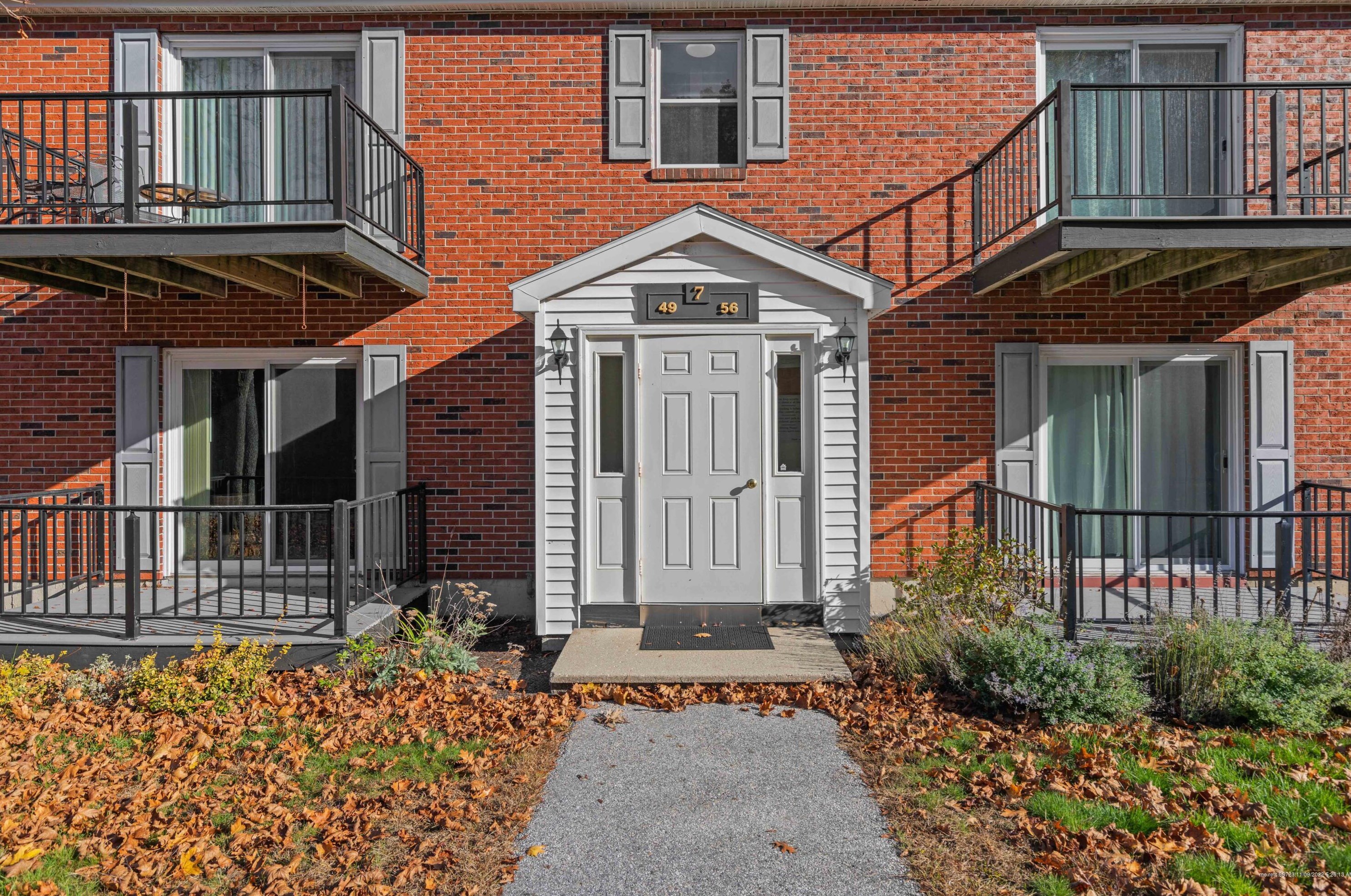 7 Academy Pl, Saco ME 04072-2876 exterior