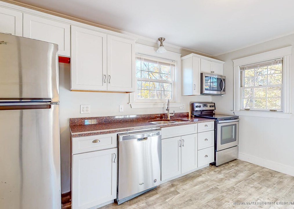 5 Lombard St, Gorham ME  04038-1400 exterior