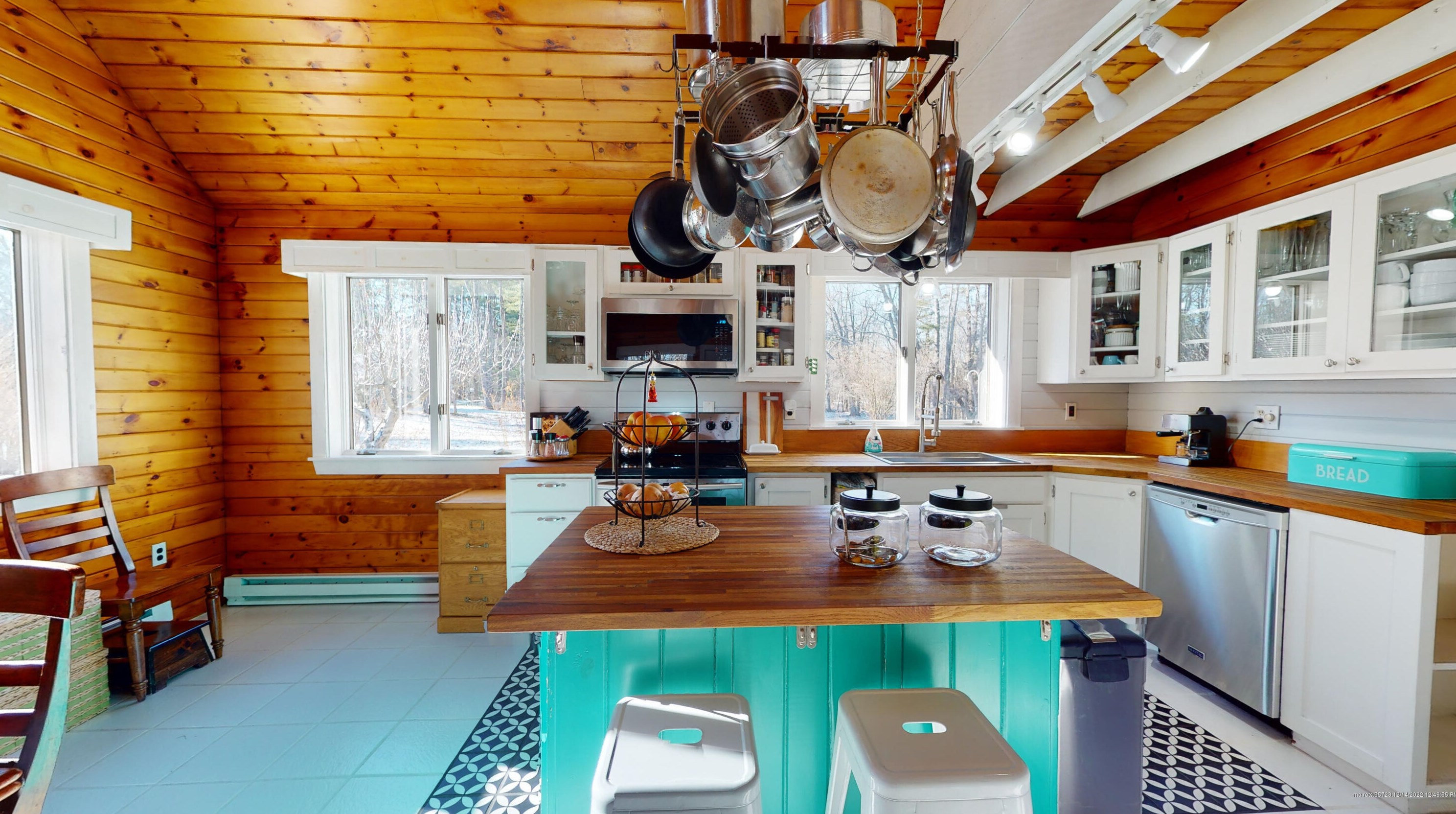 14 Rioux Dr, Leeds ME  04263-3943 exterior