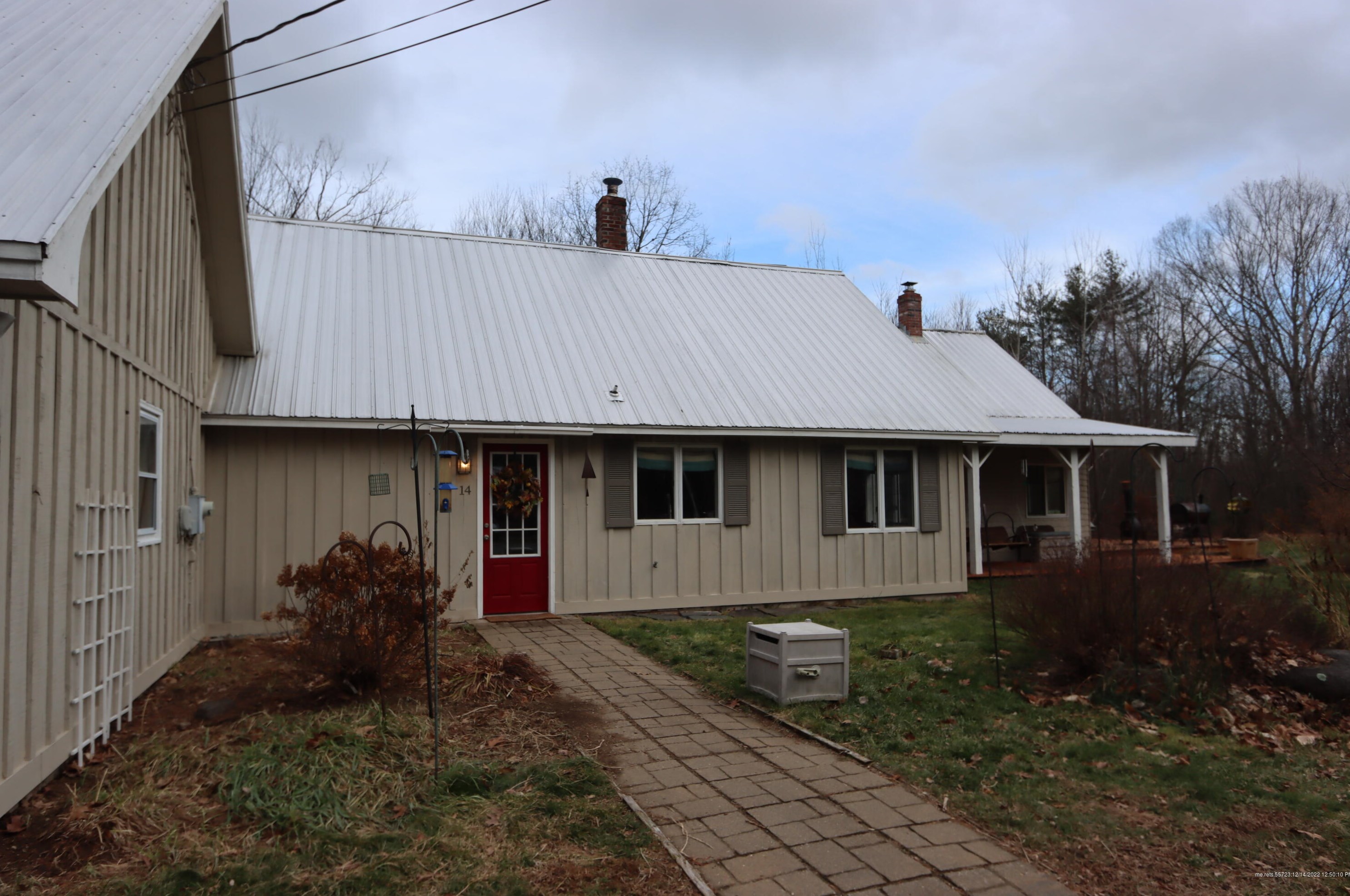 14 Rioux Dr, Leeds ME  04263-3943 exterior