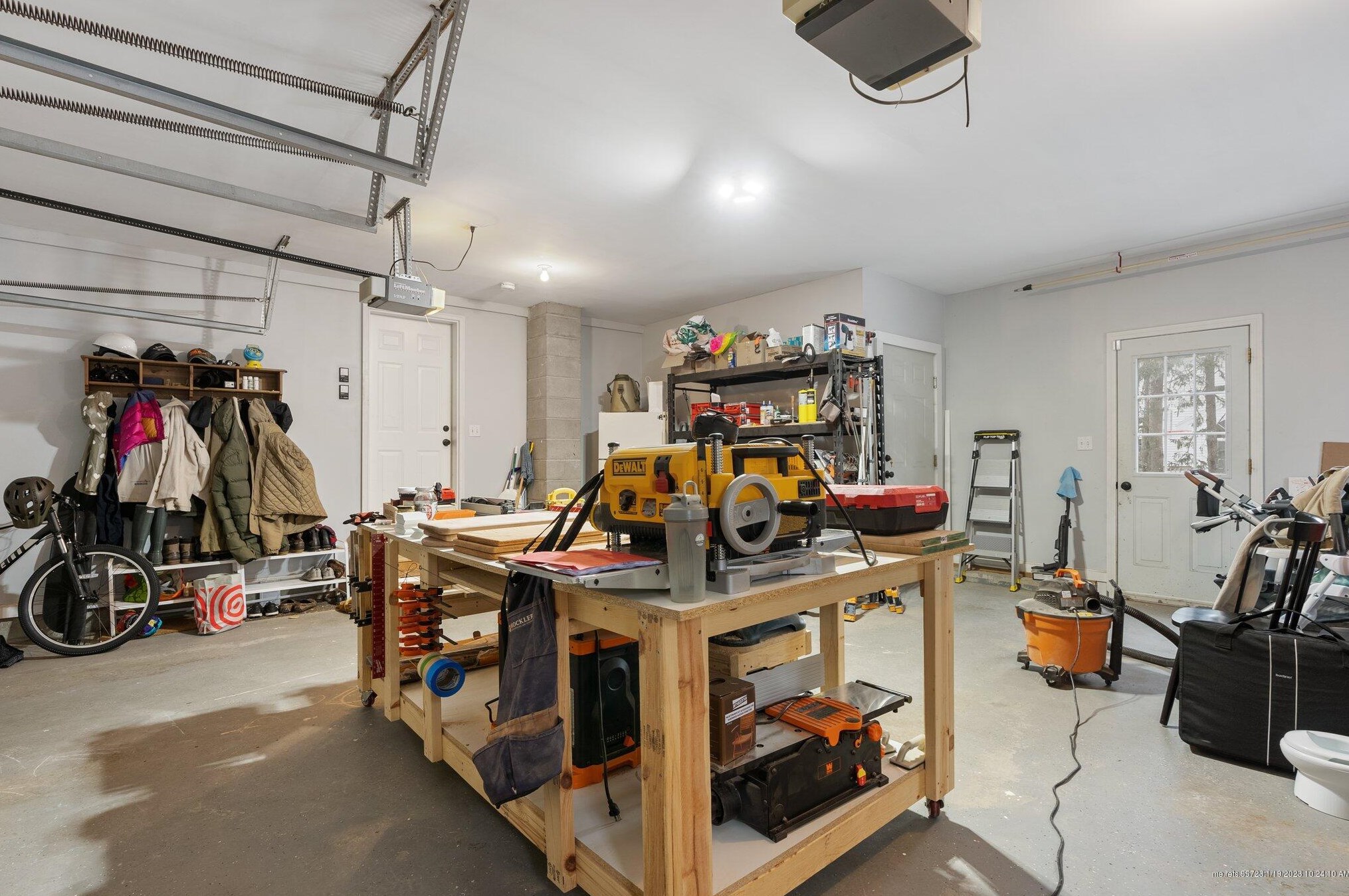 6 Blueberry Dr, Portland ME  04106-6892 exterior