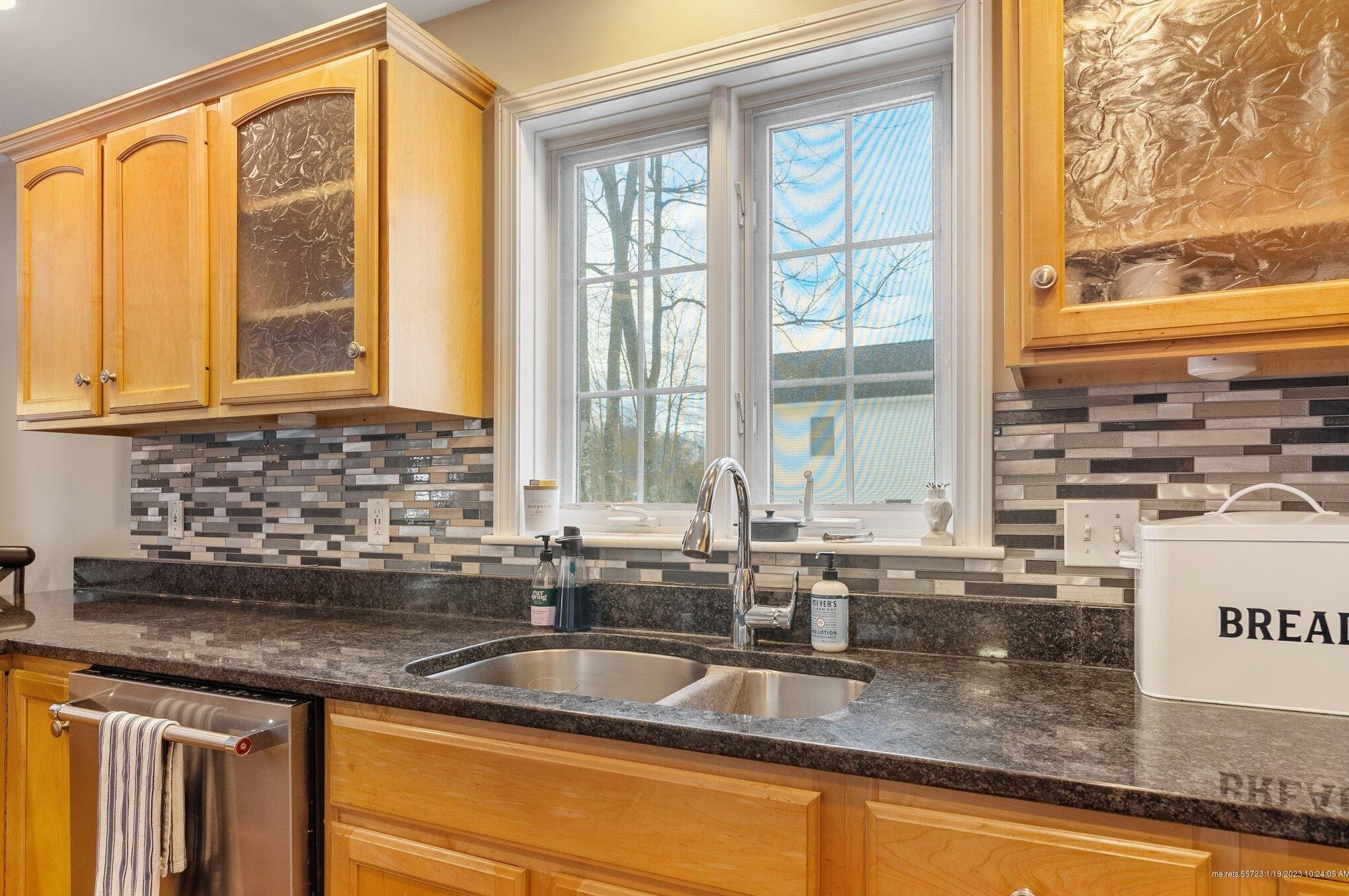 6 Blueberry Dr, Portland ME  04106-6892 exterior