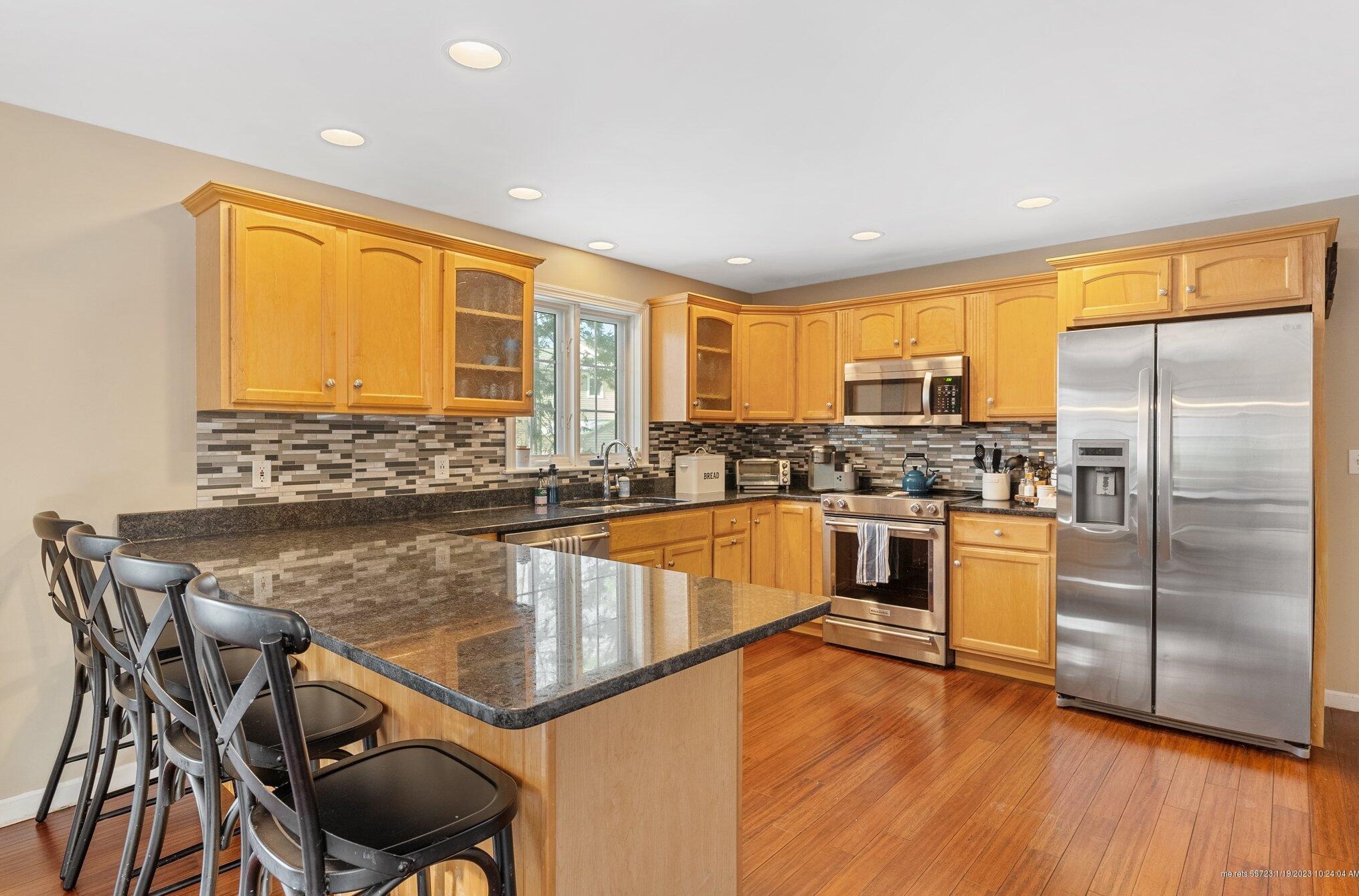 6 Blueberry Dr, Portland ME  04106-6892 exterior