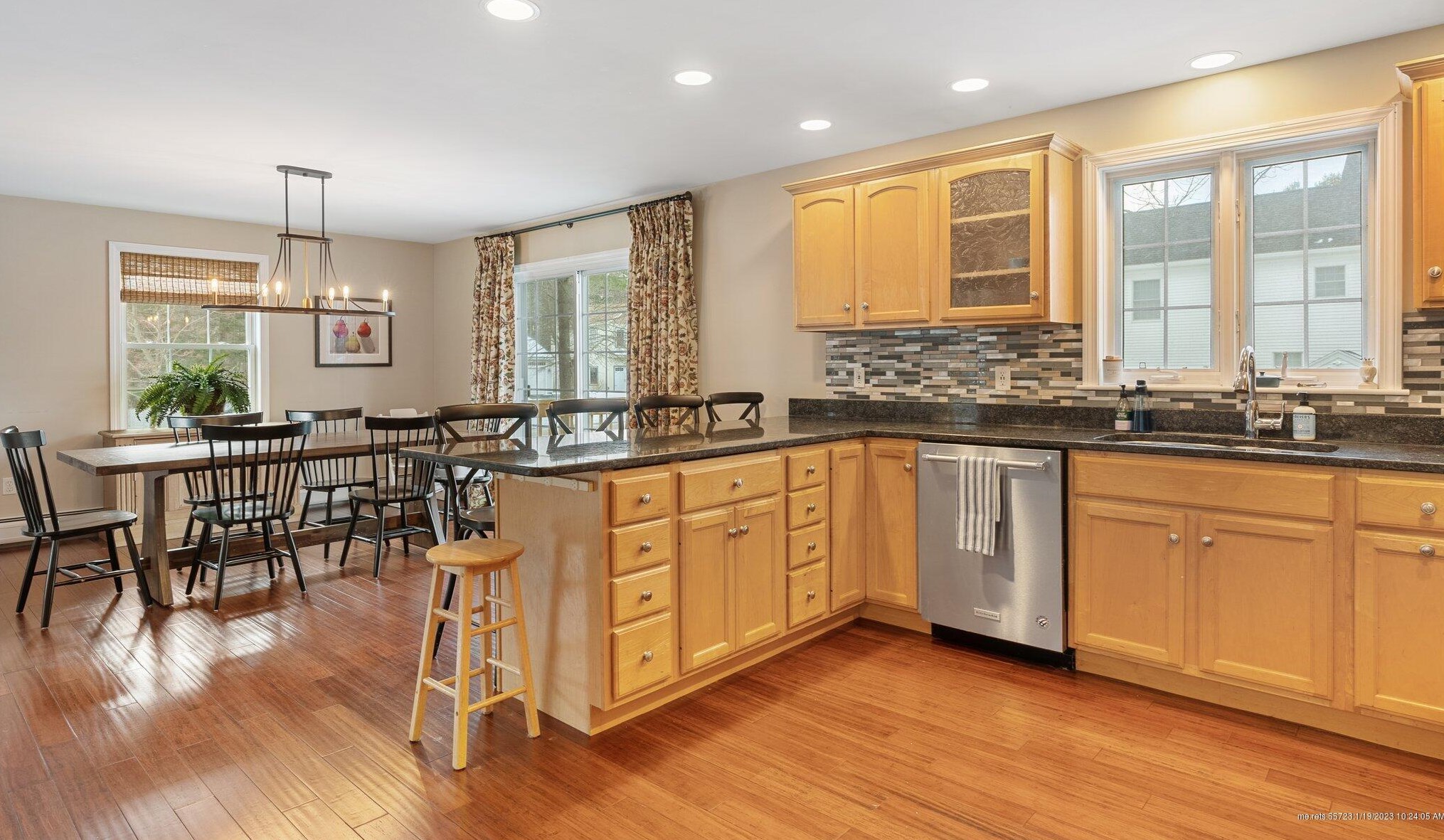 6 Blueberry Dr, Portland ME  04106-6892 exterior